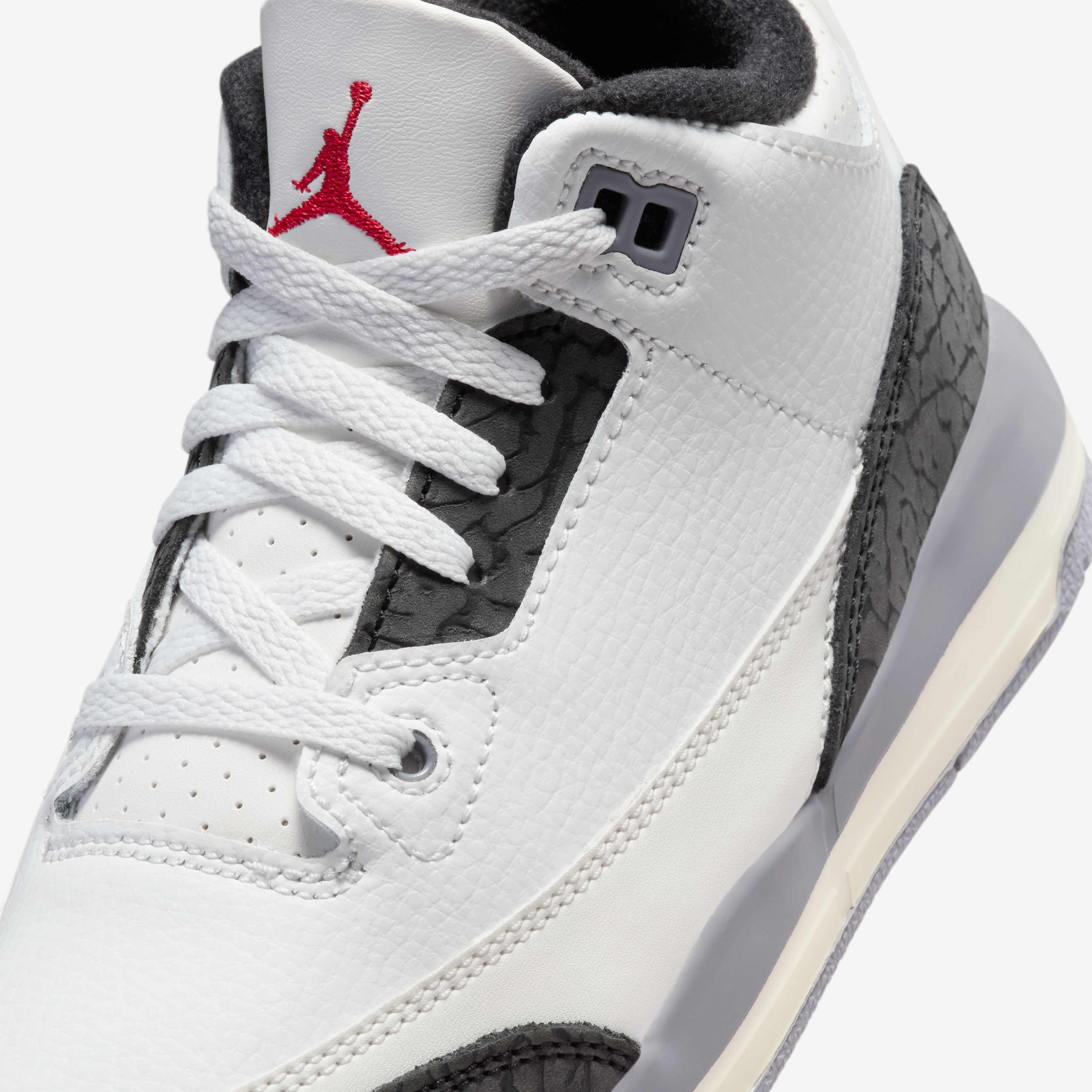 Jordan 3 Retro 'Medium Olive' image number 6