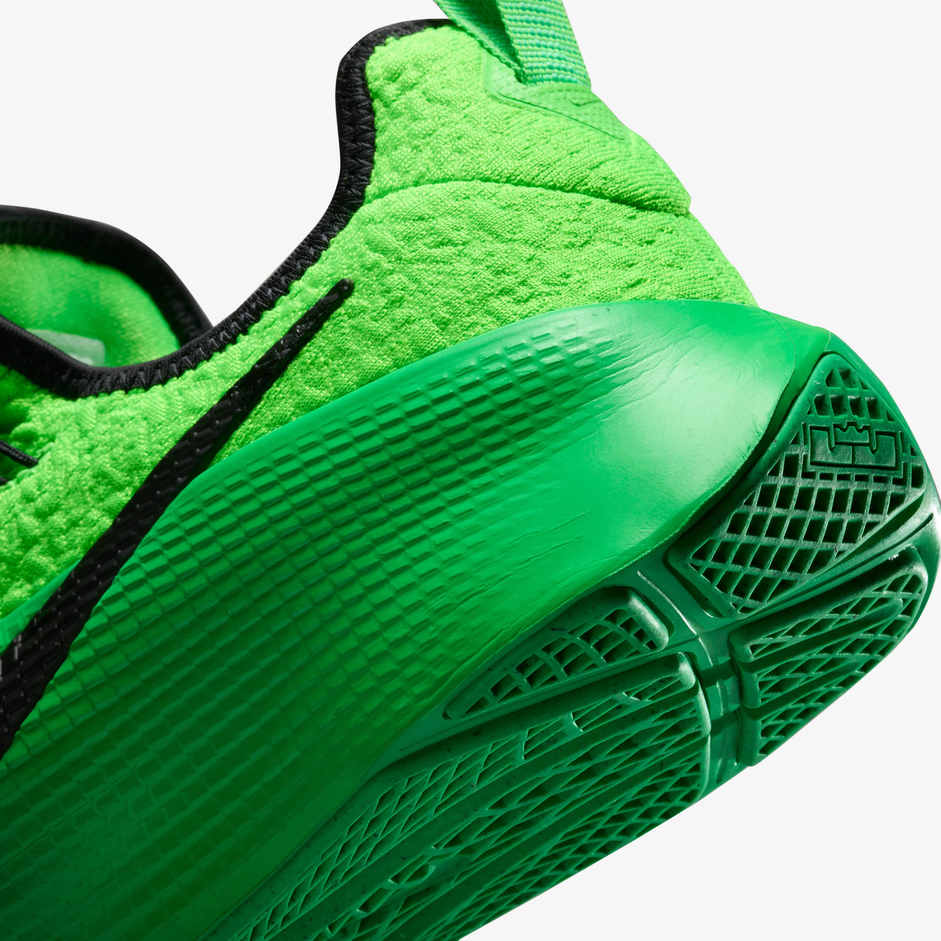 LeBron TR 1 image number 7