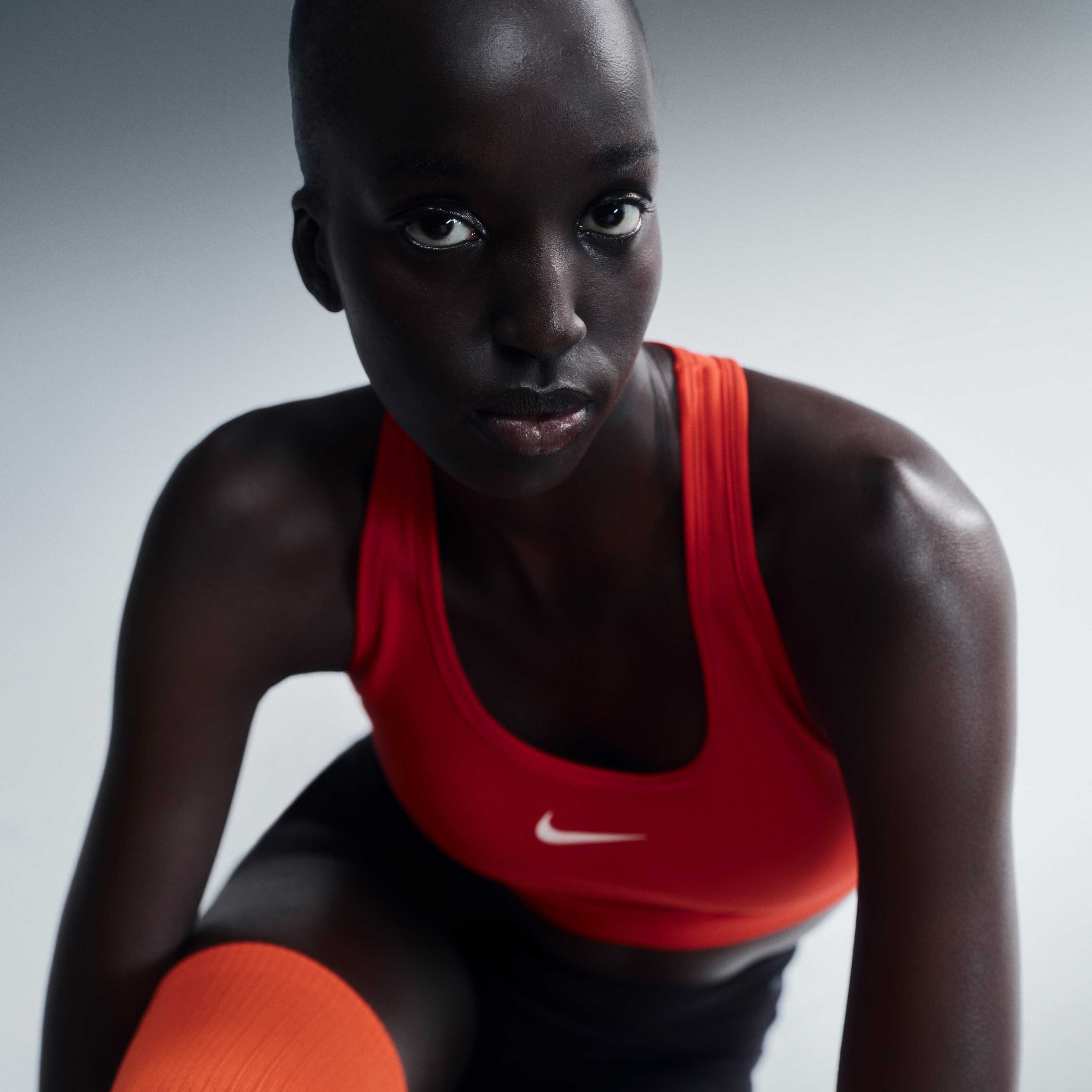 Nike Swoosh Medium-Support image number 0