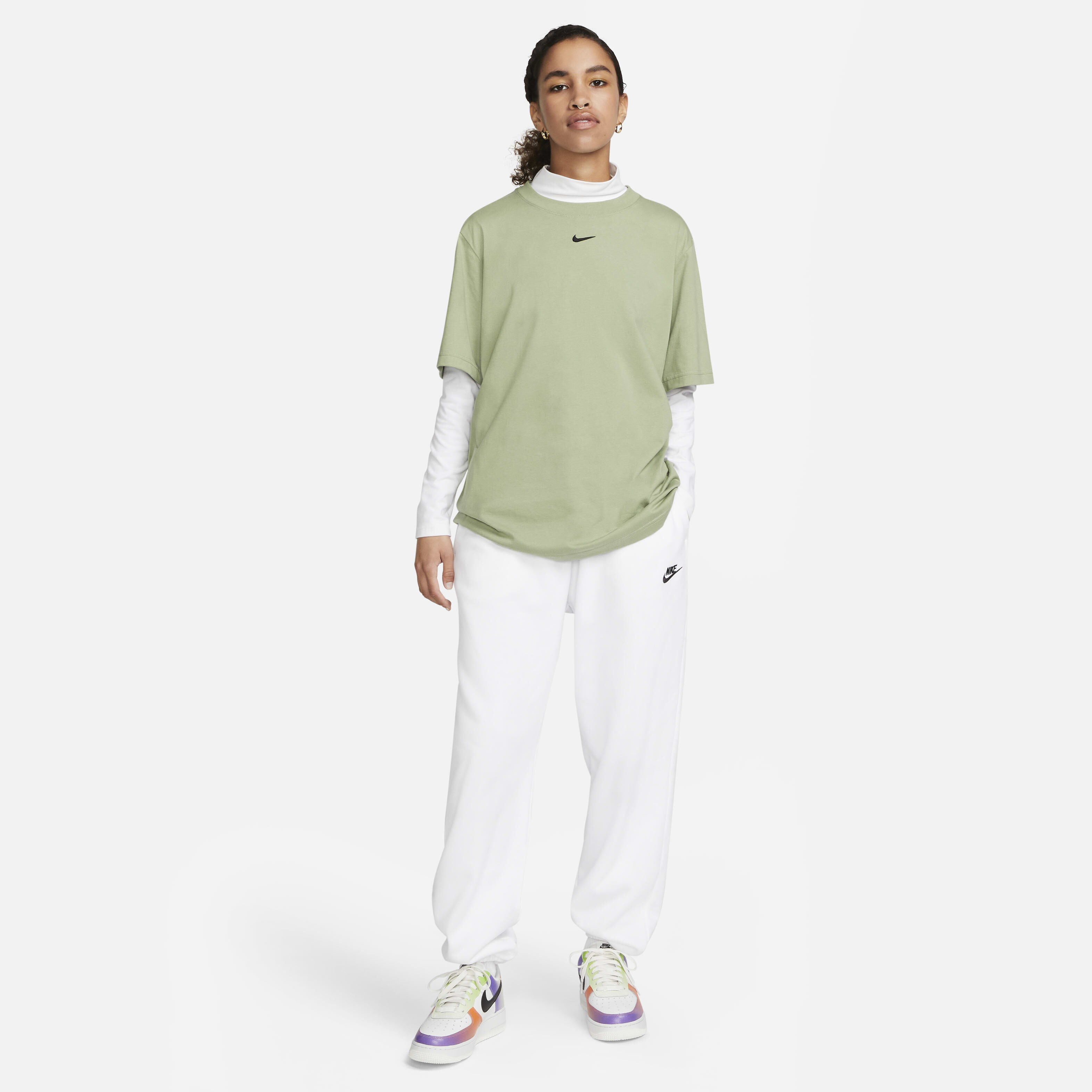 Nike Sportswear Essential image number 4