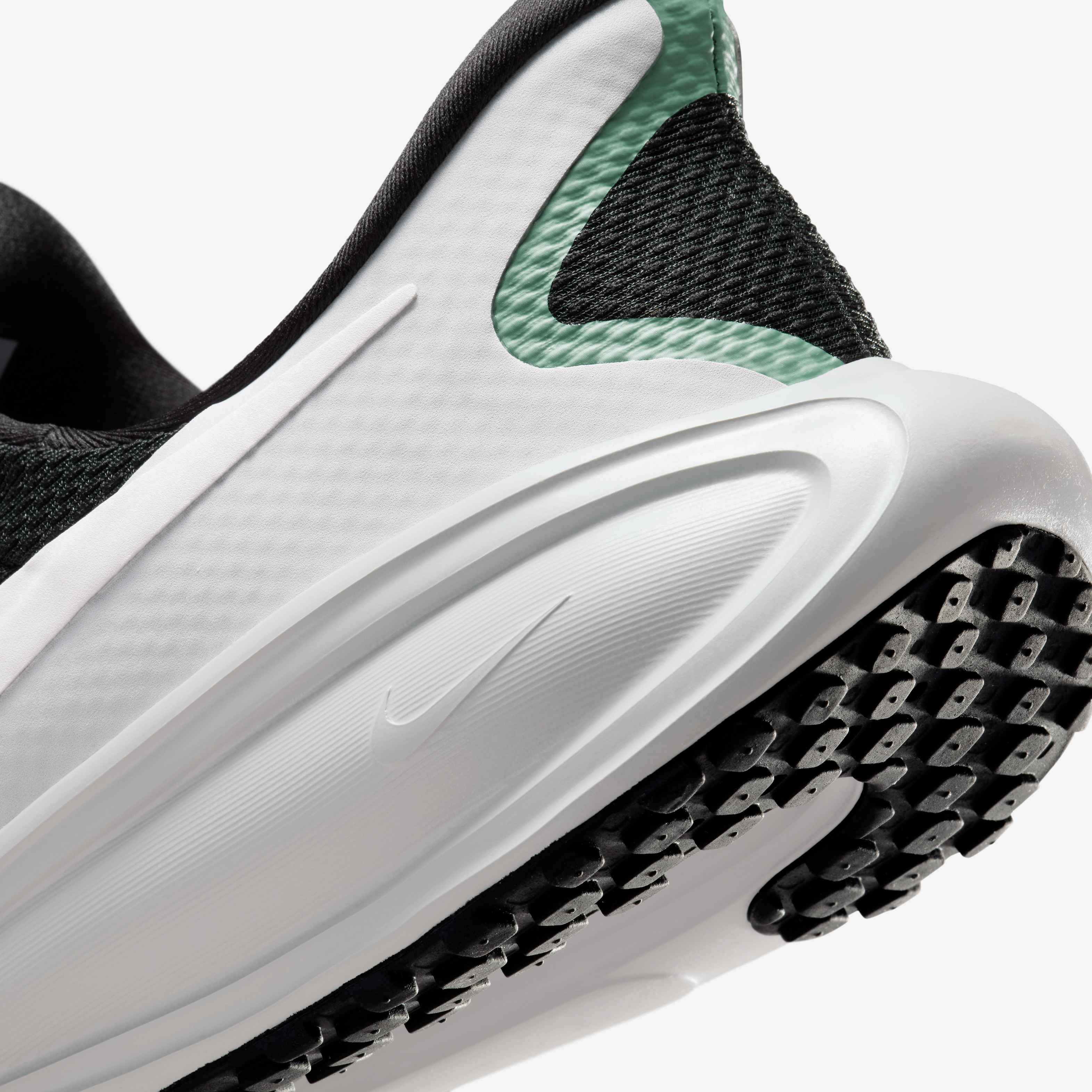 Nike Revolution 8 EasyOn image number 7