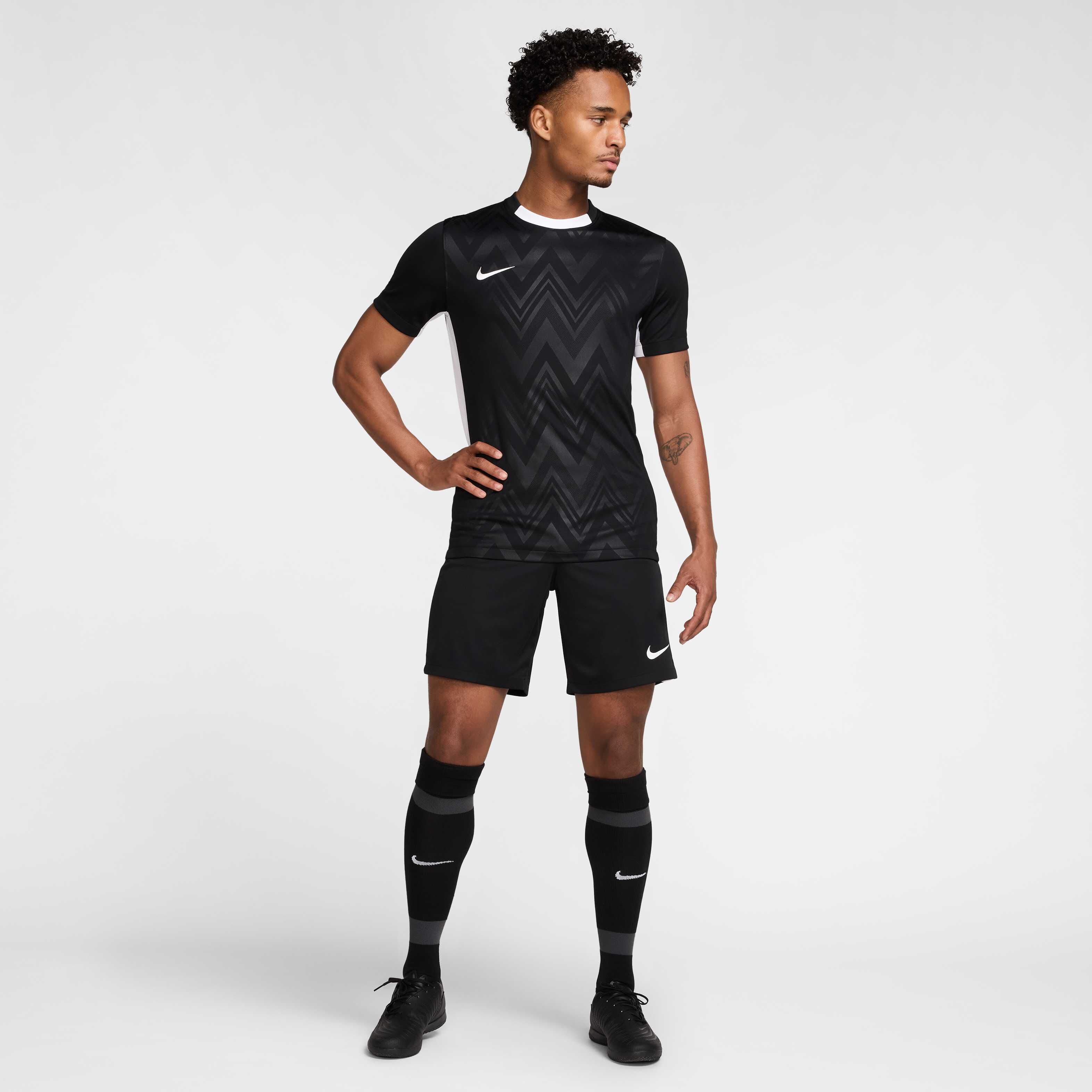 Nike Challenge V image number 5