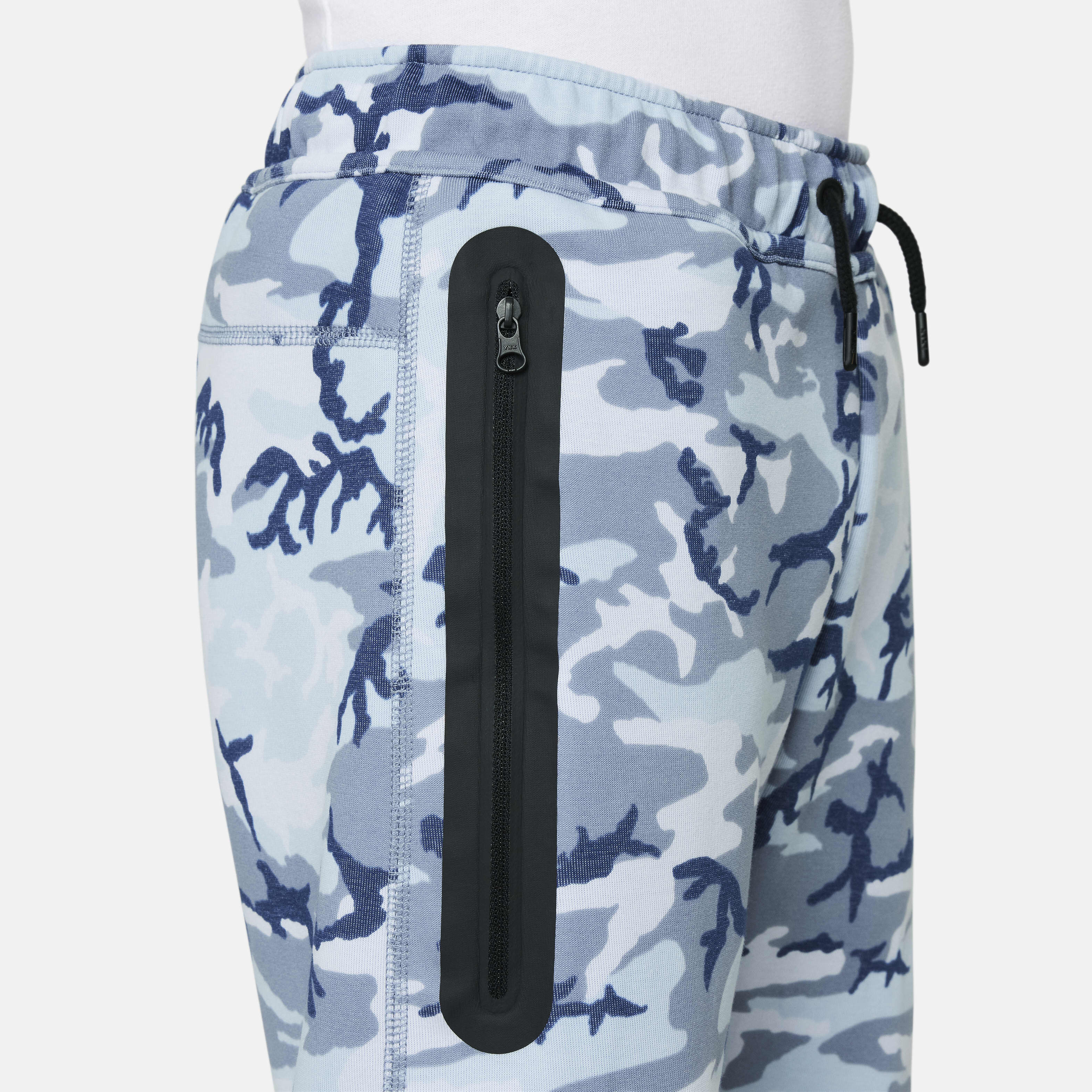 Nike Sportswear Tech Fleece image number 4