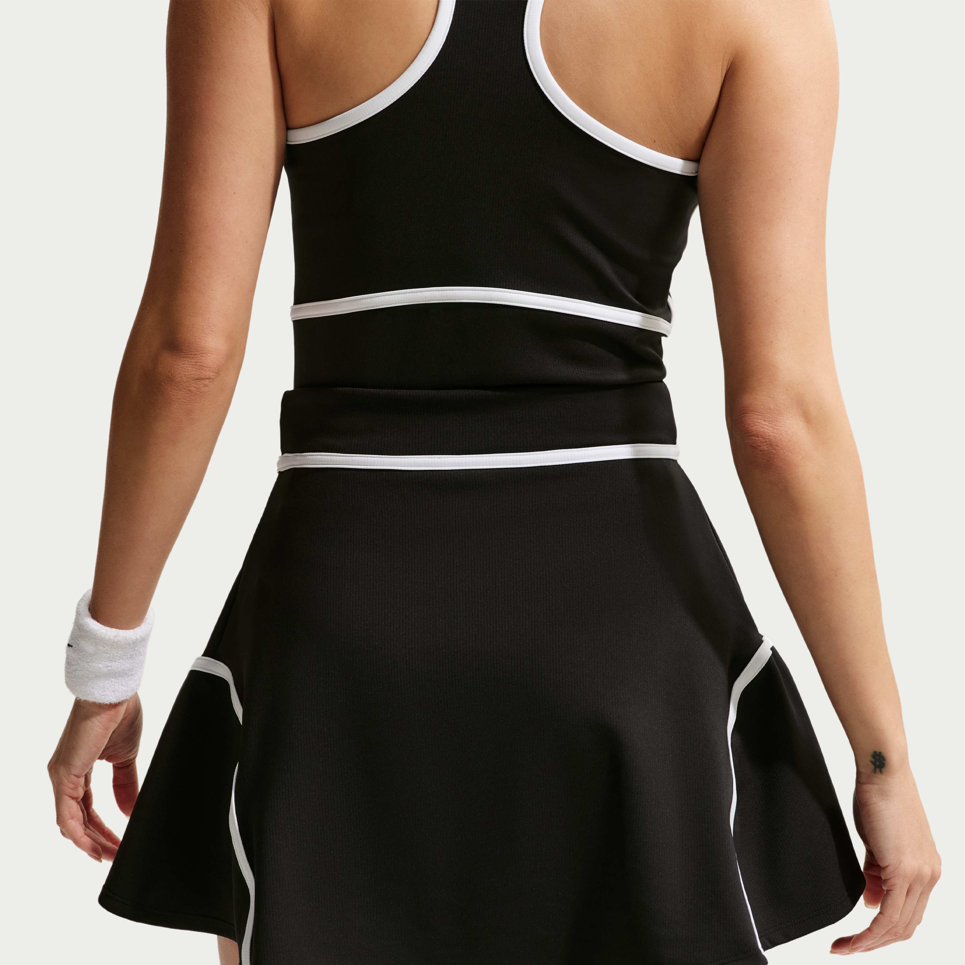 NikeCourt Advantage image number 2