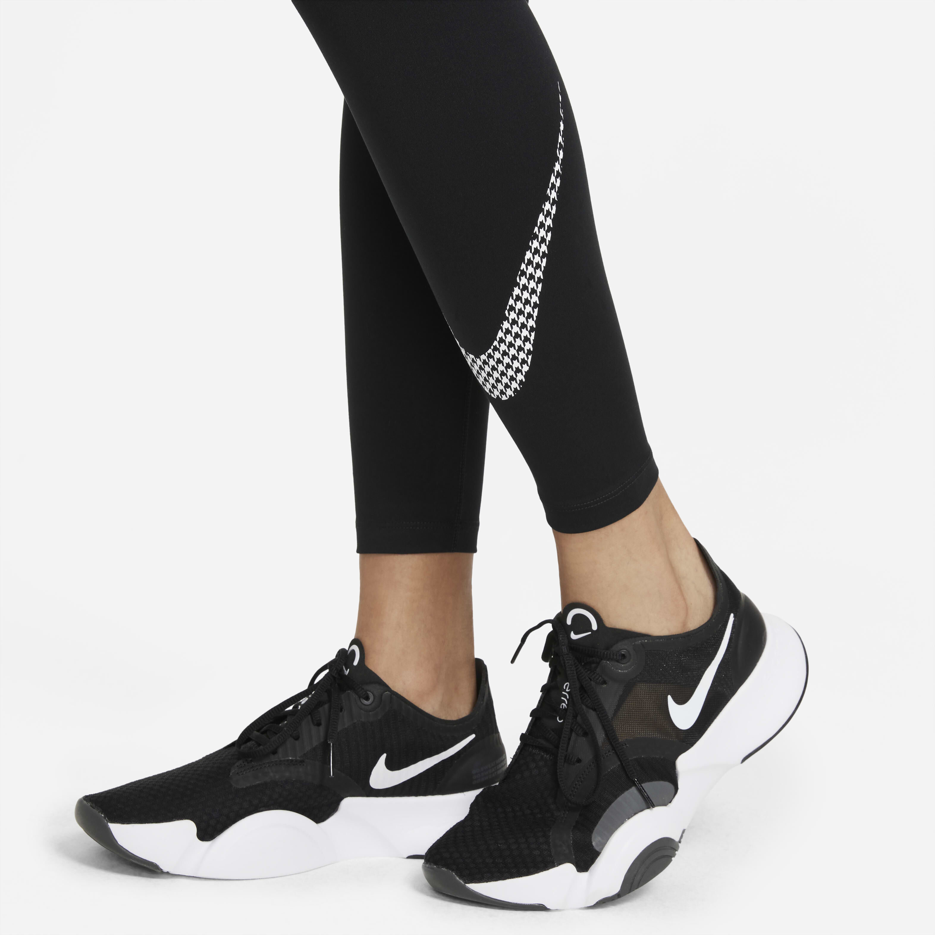 نايكي دراي-فت ون ايكون كلاش image number 5