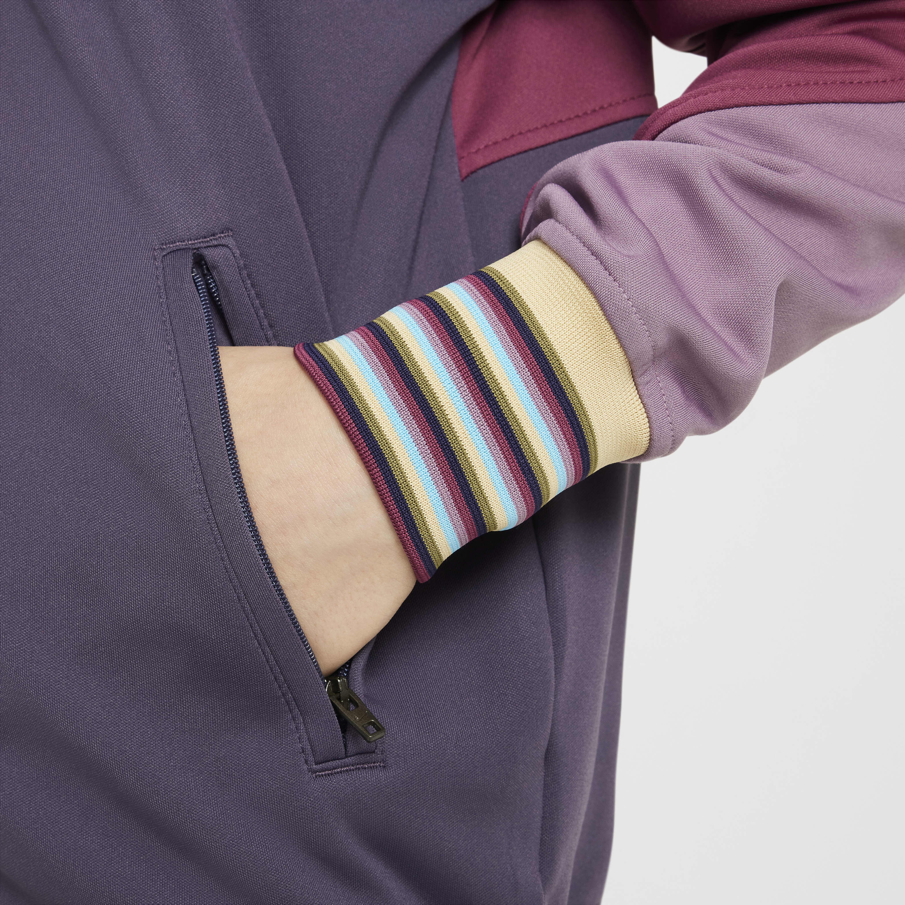 إنجلترا أكاديمي برو أواي image number 5