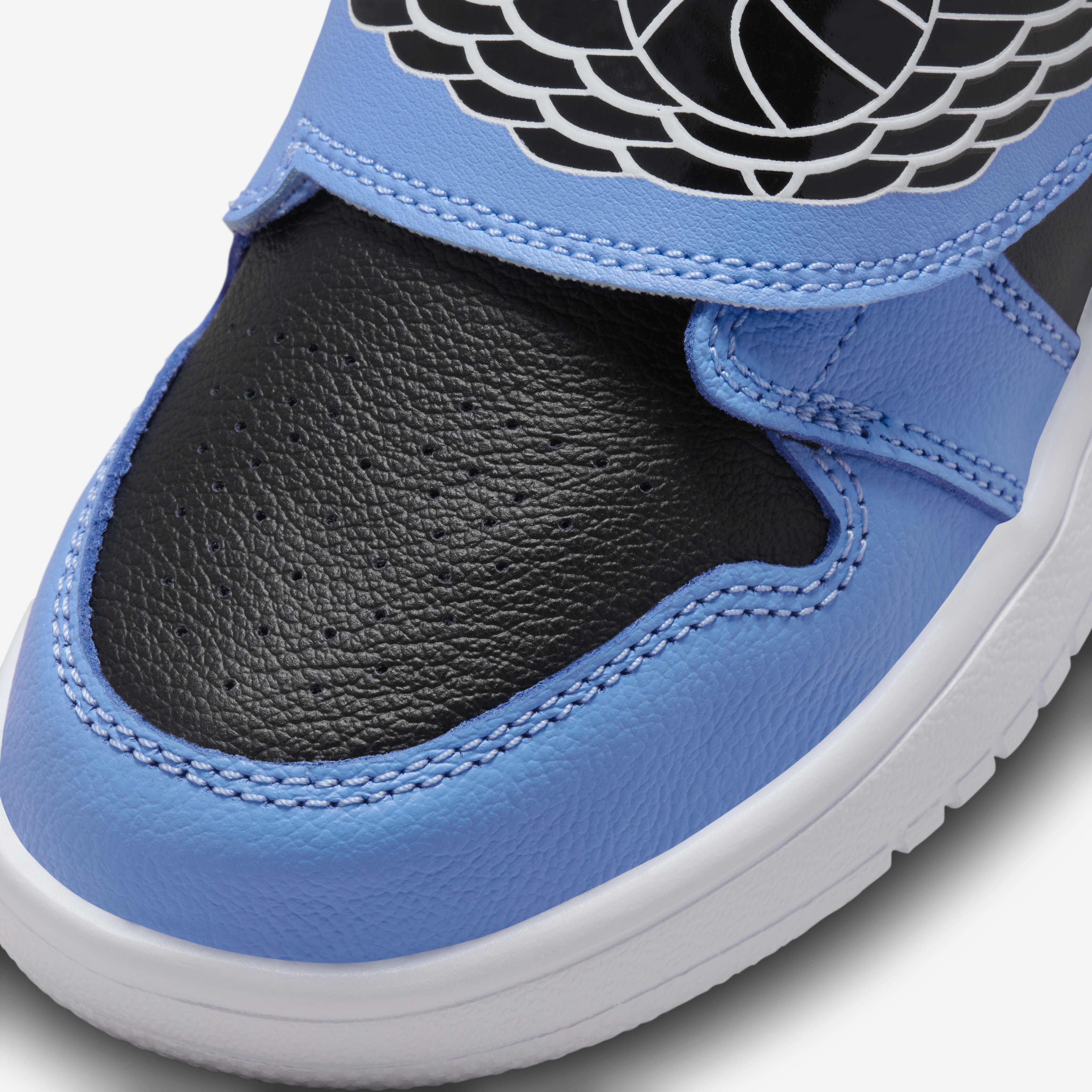 Sky Jordan 1 image number 6