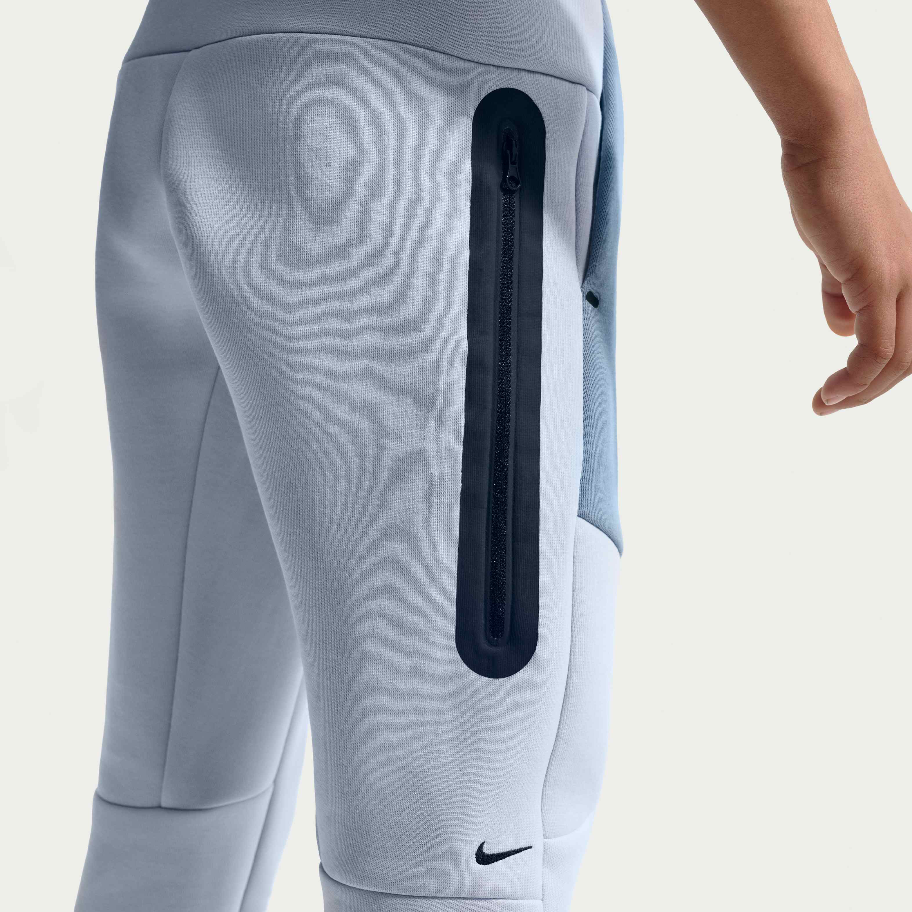 Nike Sportswear Tech Fleece image number 2