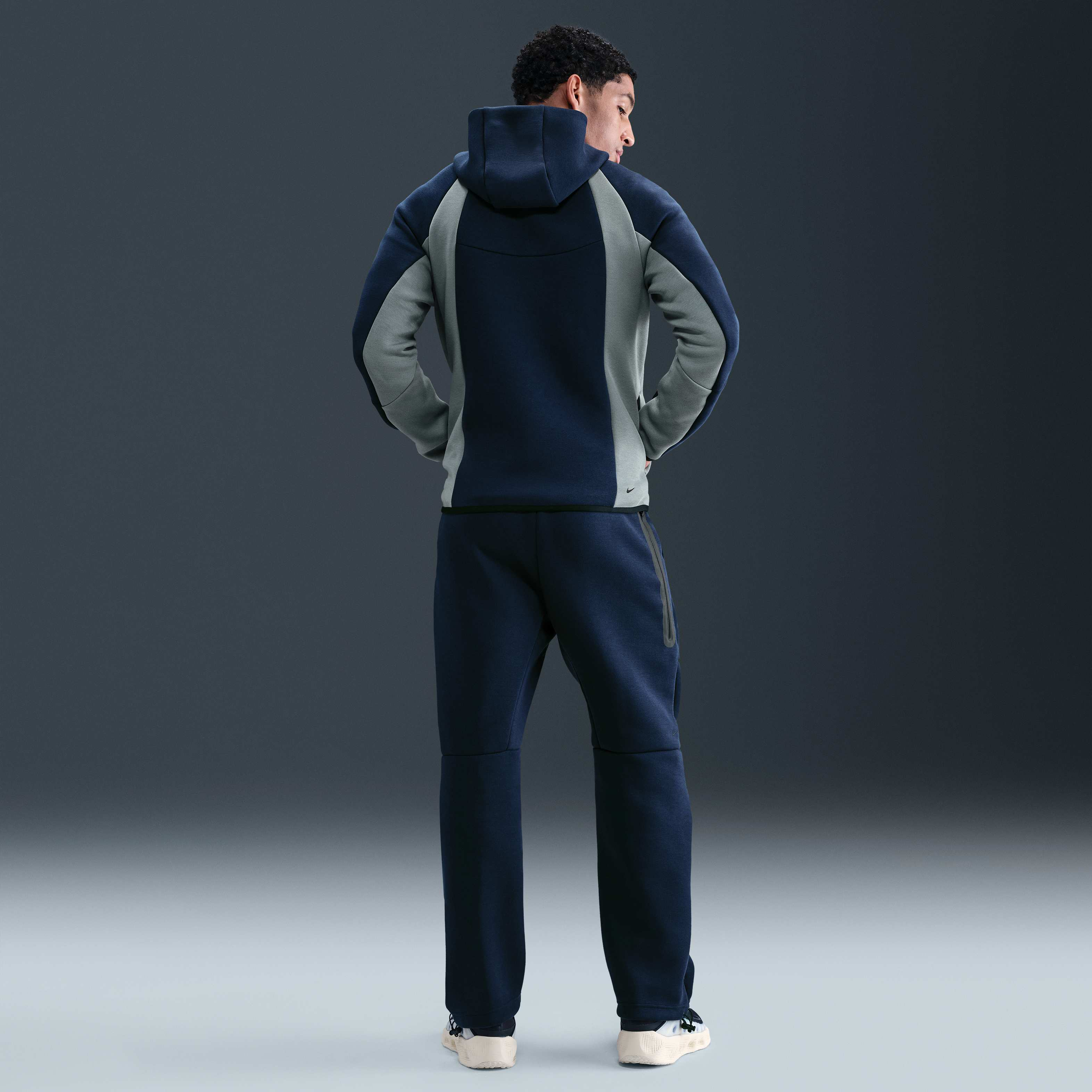 Nike Tech image number 3