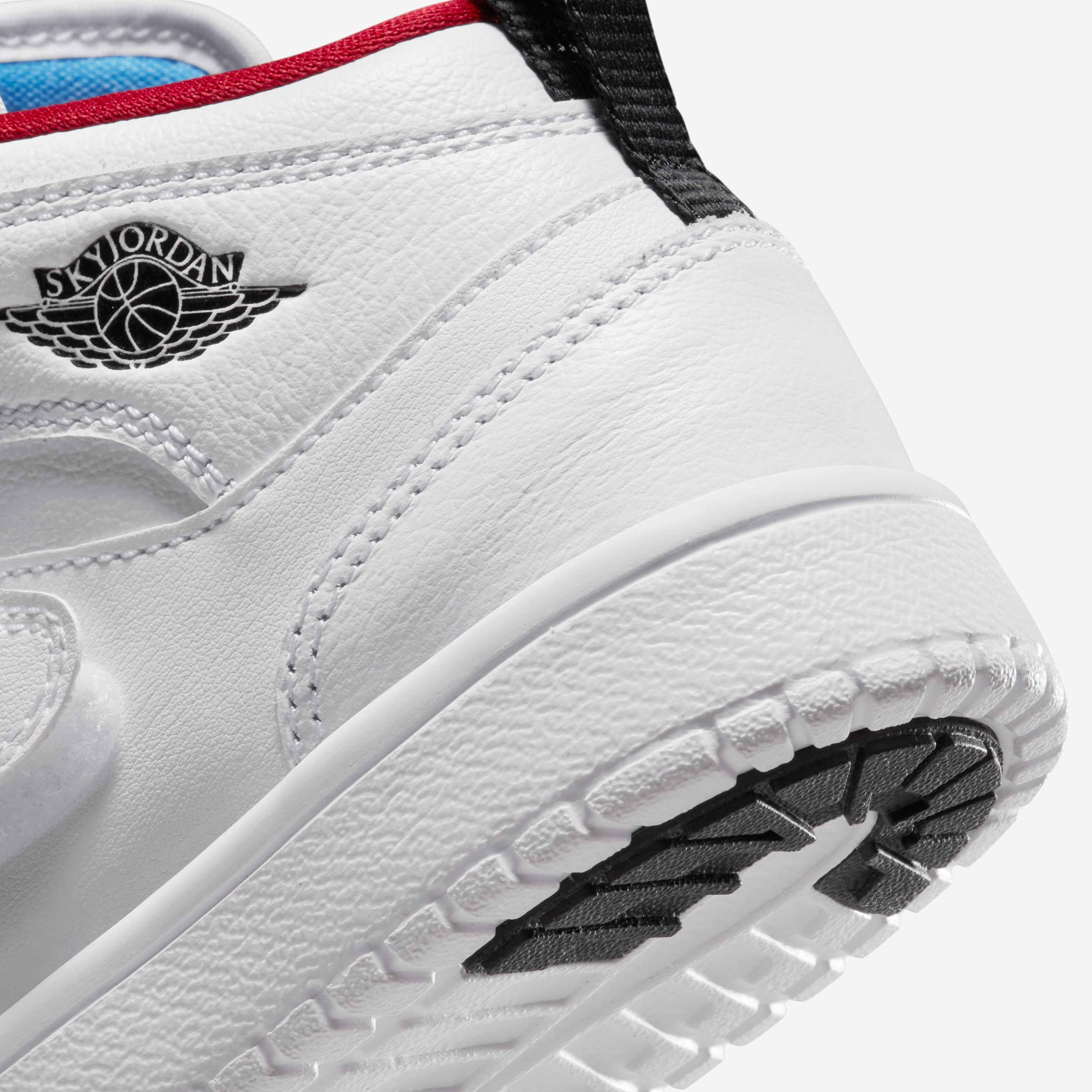 Sky Jordan 1 image number 7