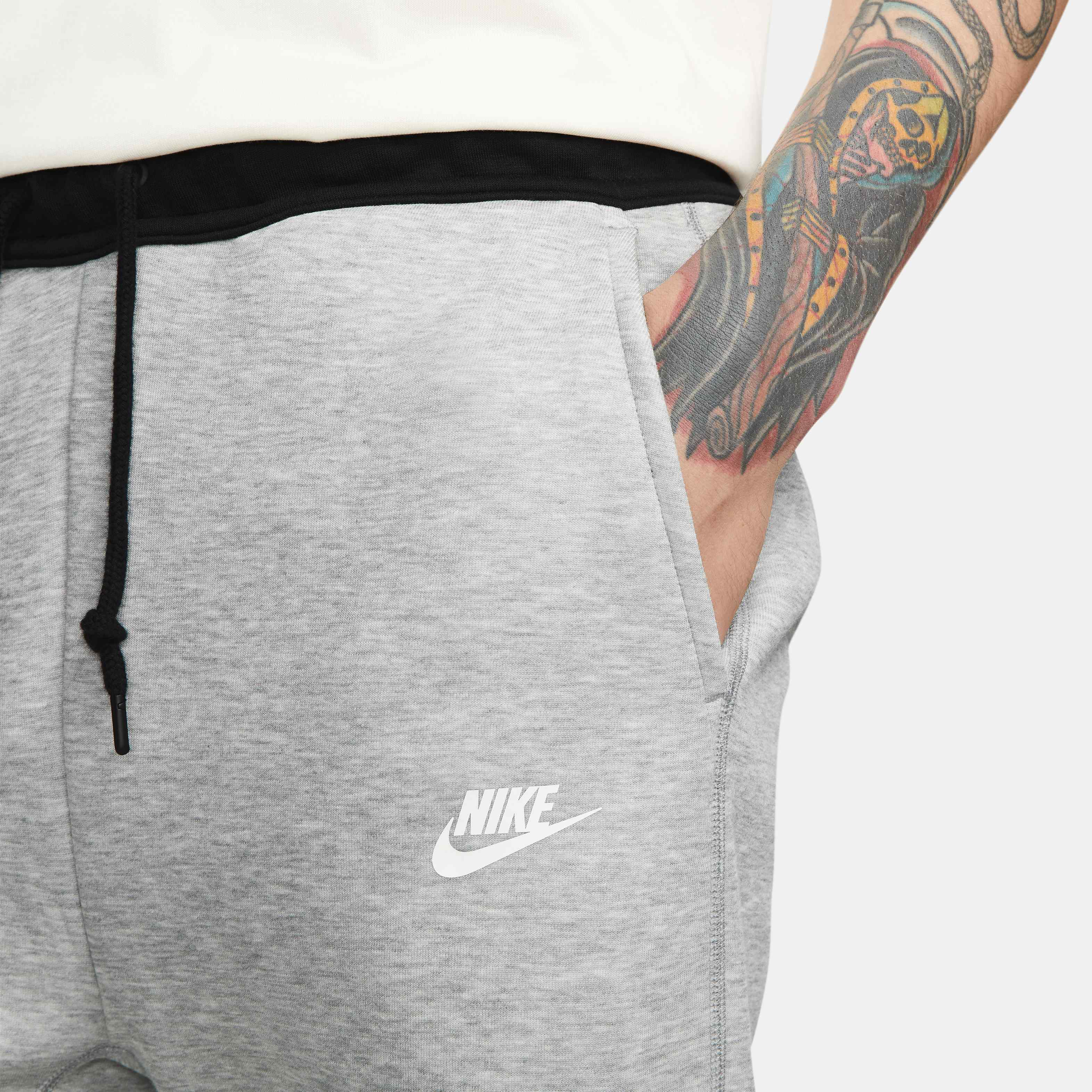 Nike Sportswear Tech Fleece image number 2