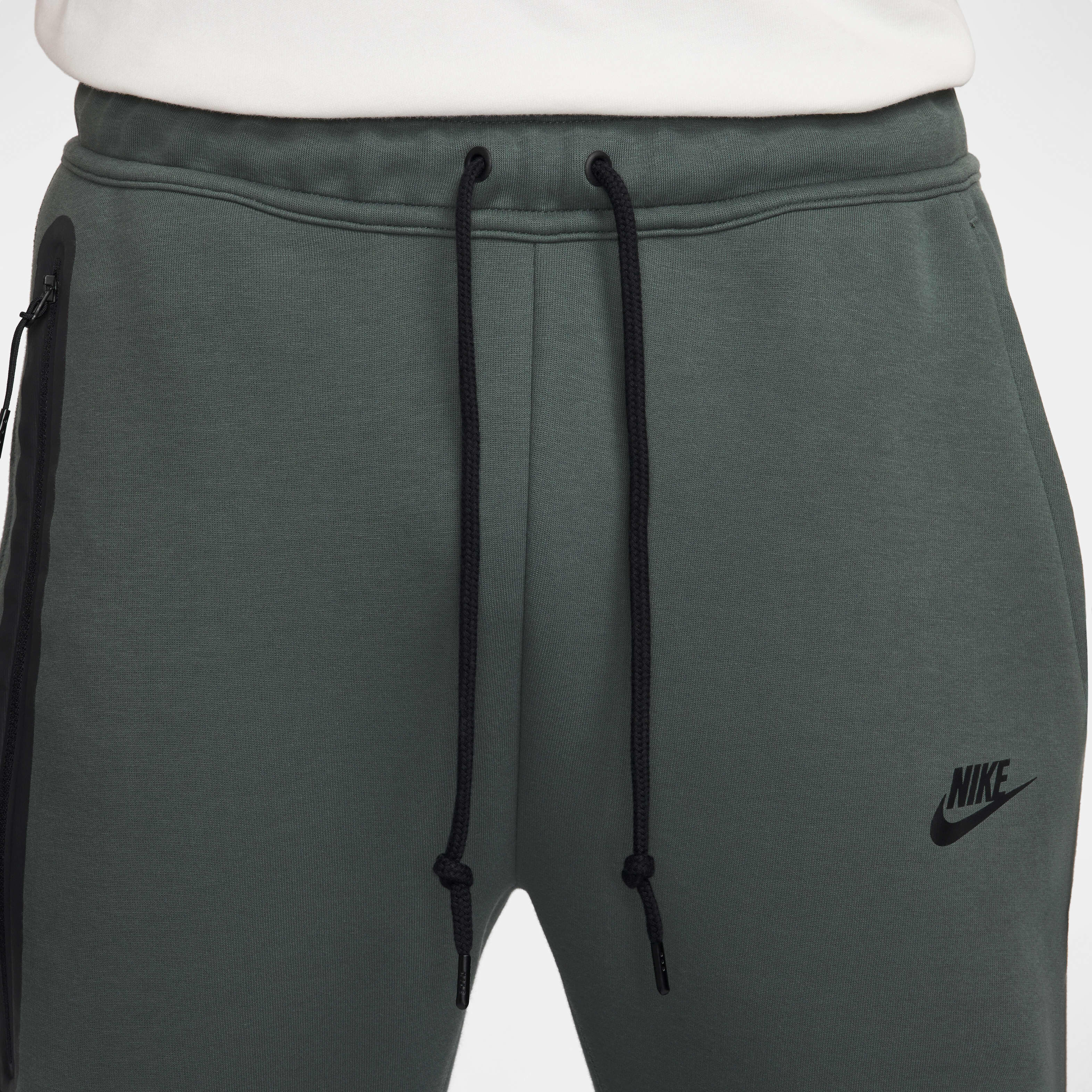 Nike Sportswear Tech Fleece image number 2