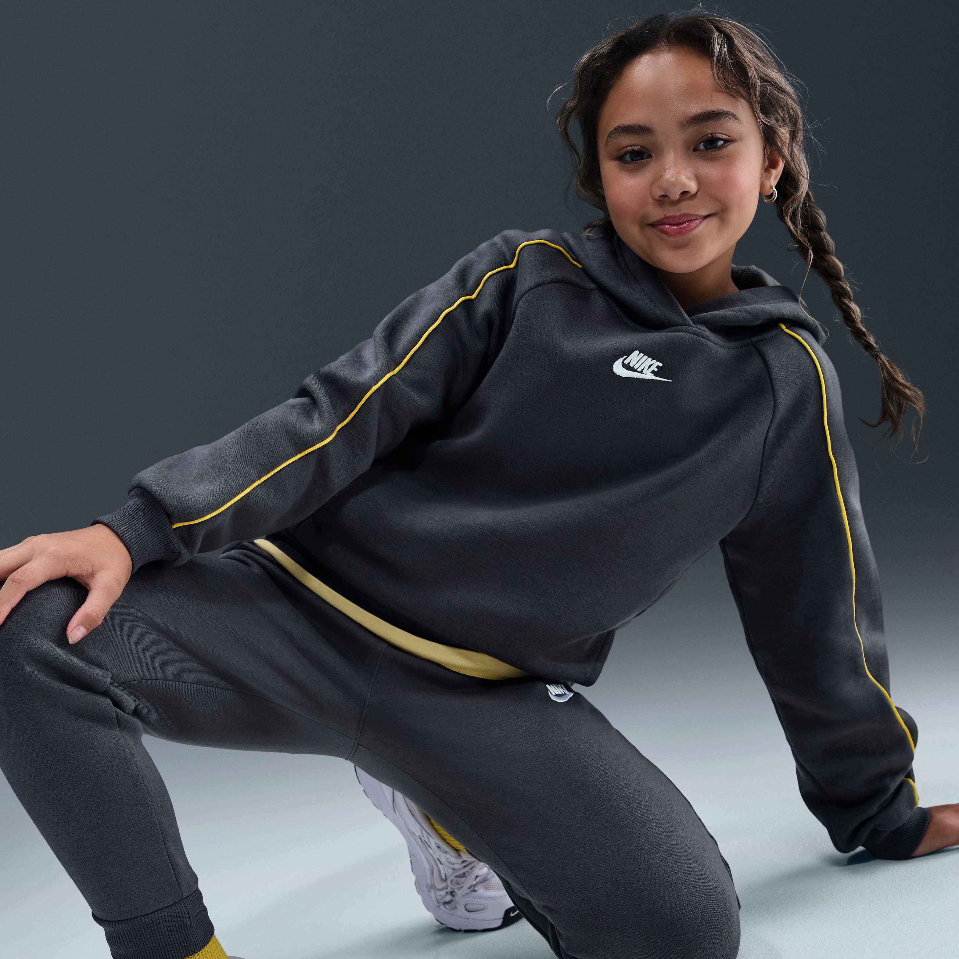 نايكي سبورتسوير كلوب فليس image number 4