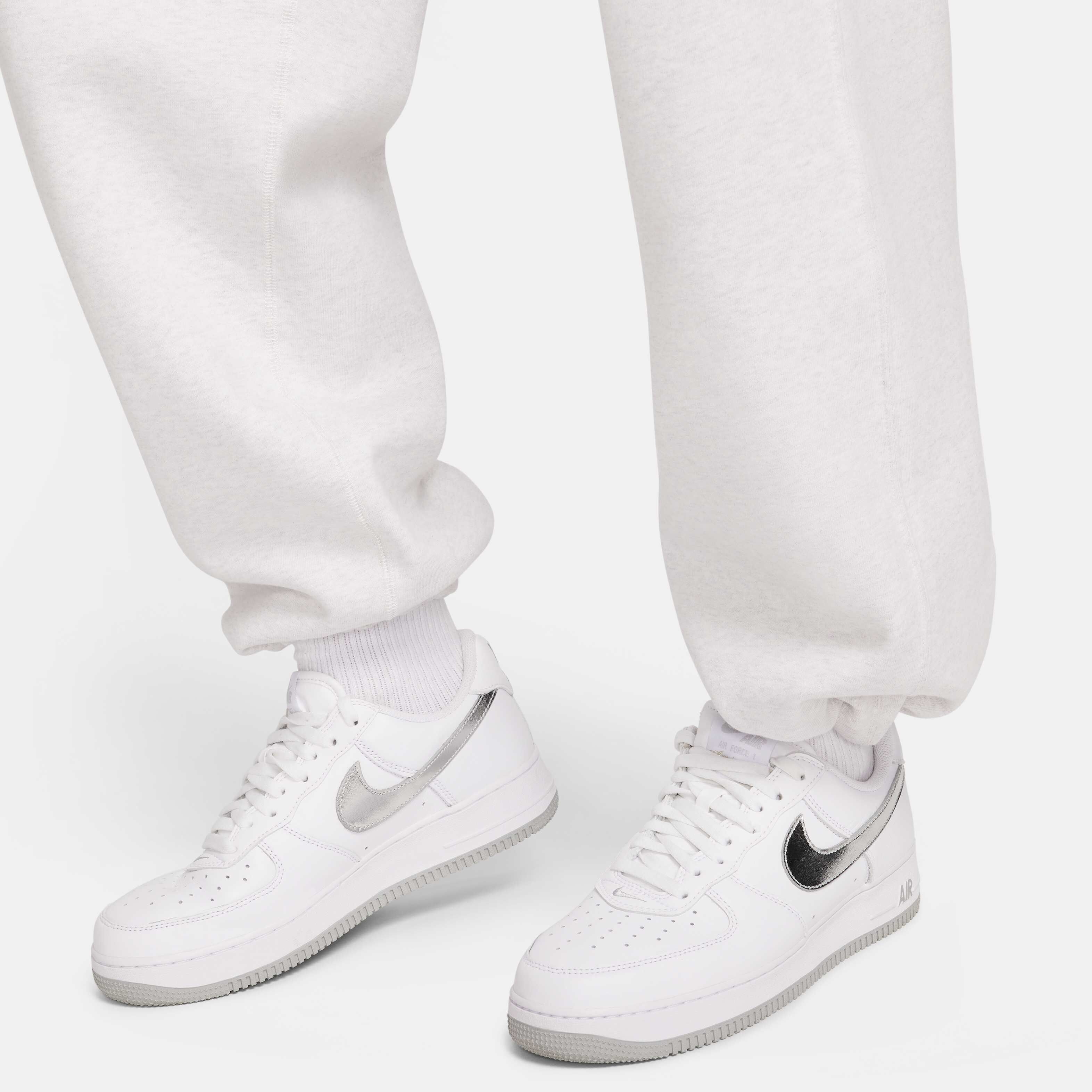 Nike Solo Swoosh image number 4