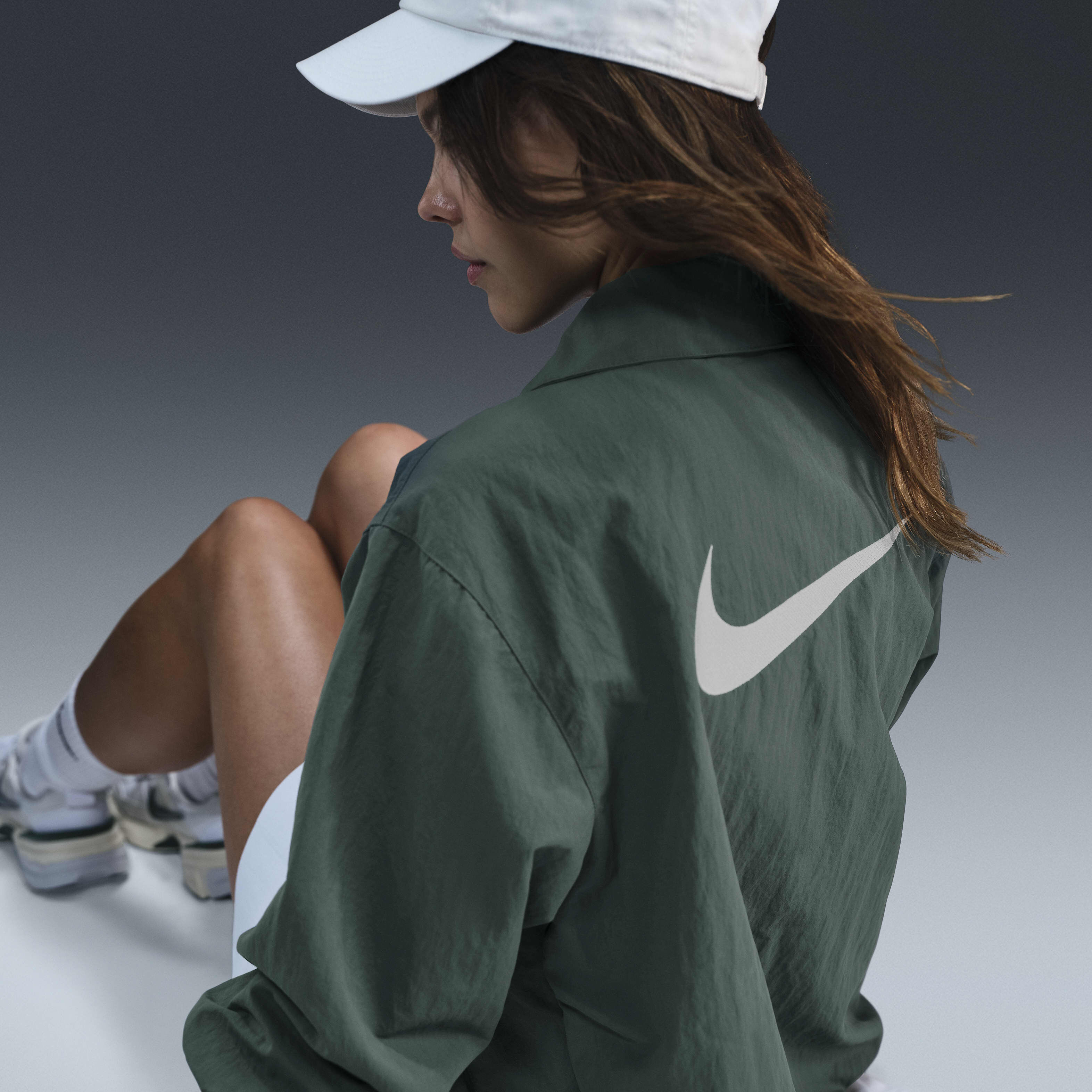 Nike Sportswear Essential image number 2