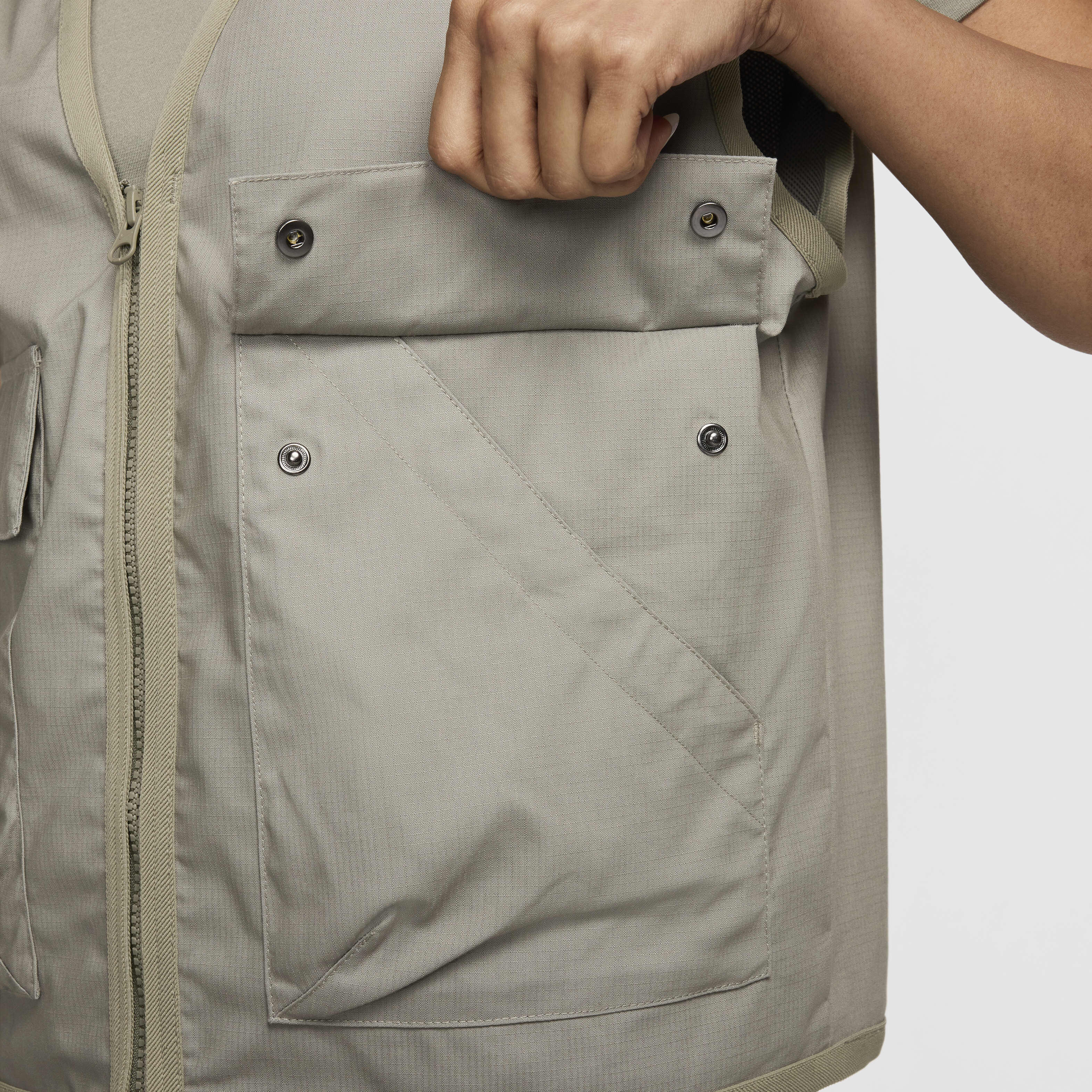 Nike Sportswear Essential image number 6