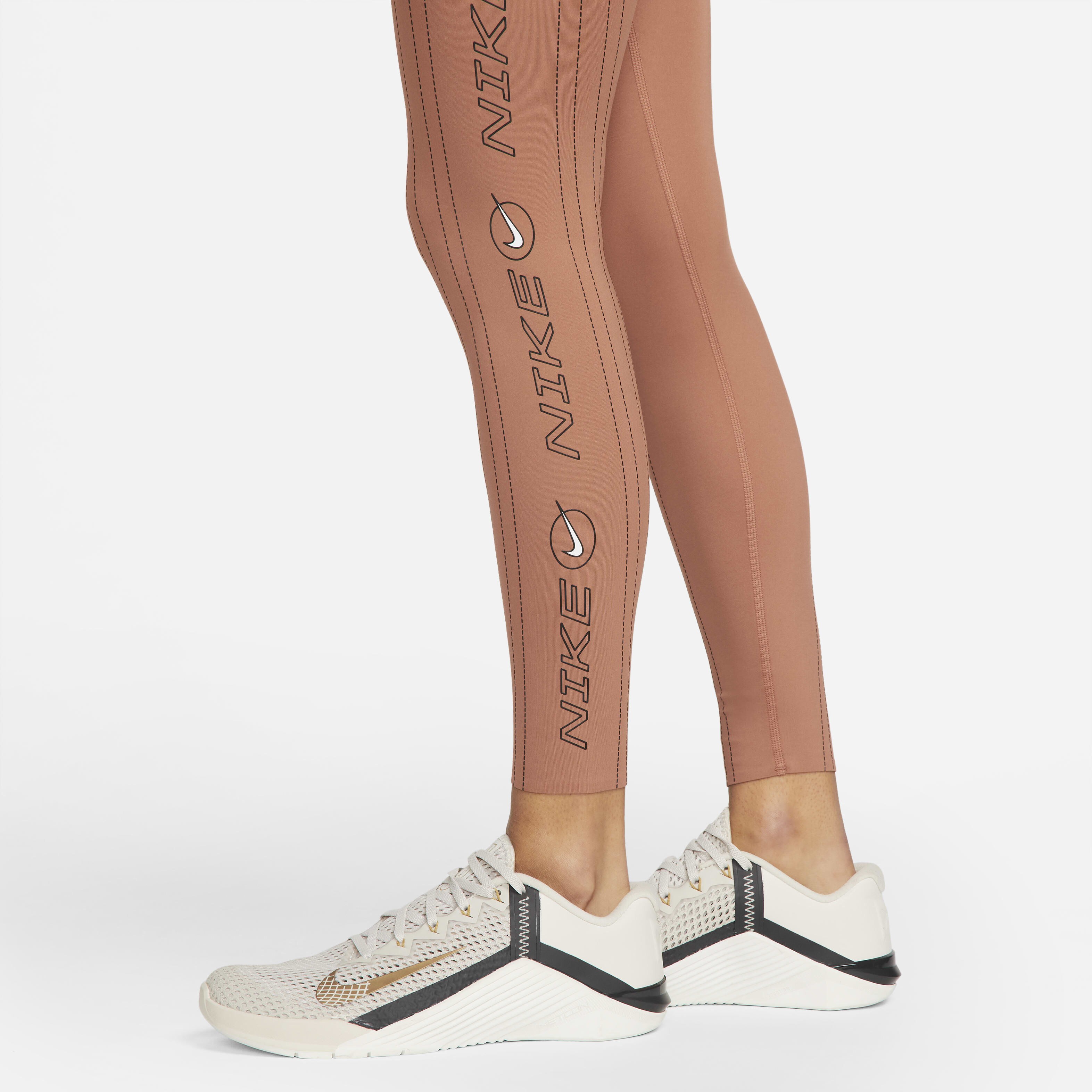 Nike One Luxe Icon Clash image number 3