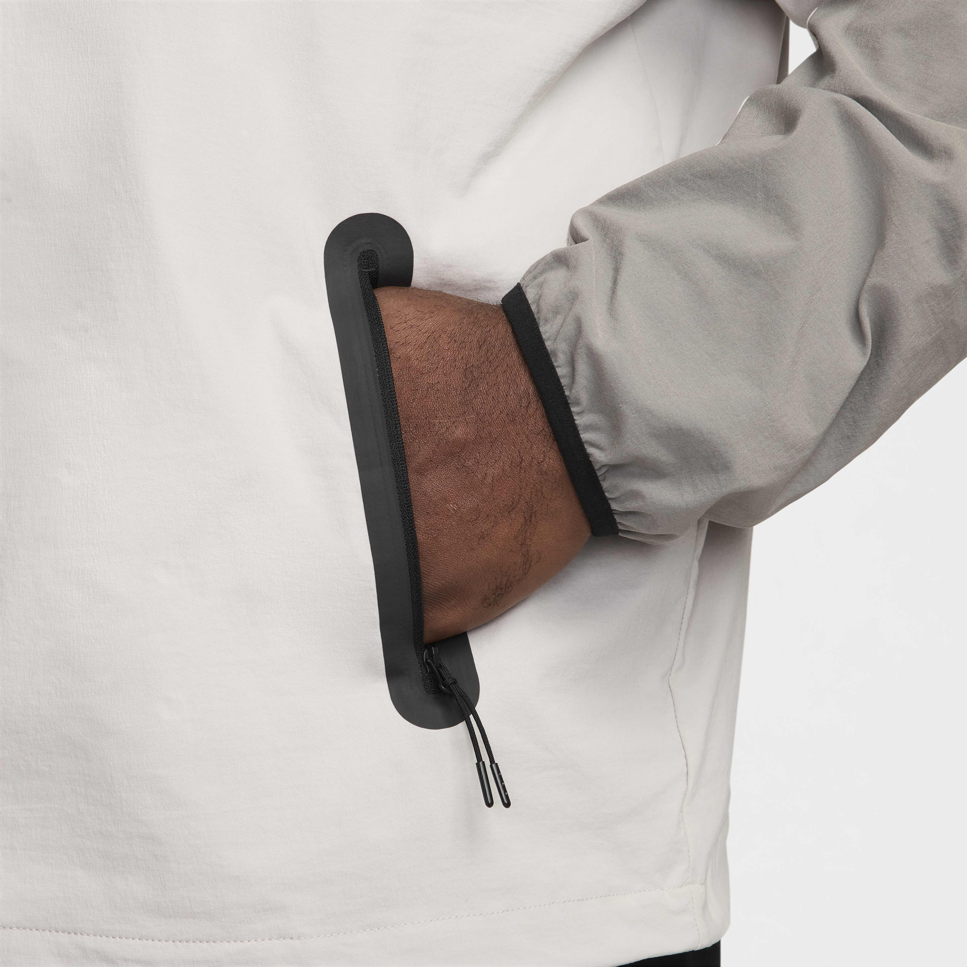 نايكي تك ويندرانر image number 5