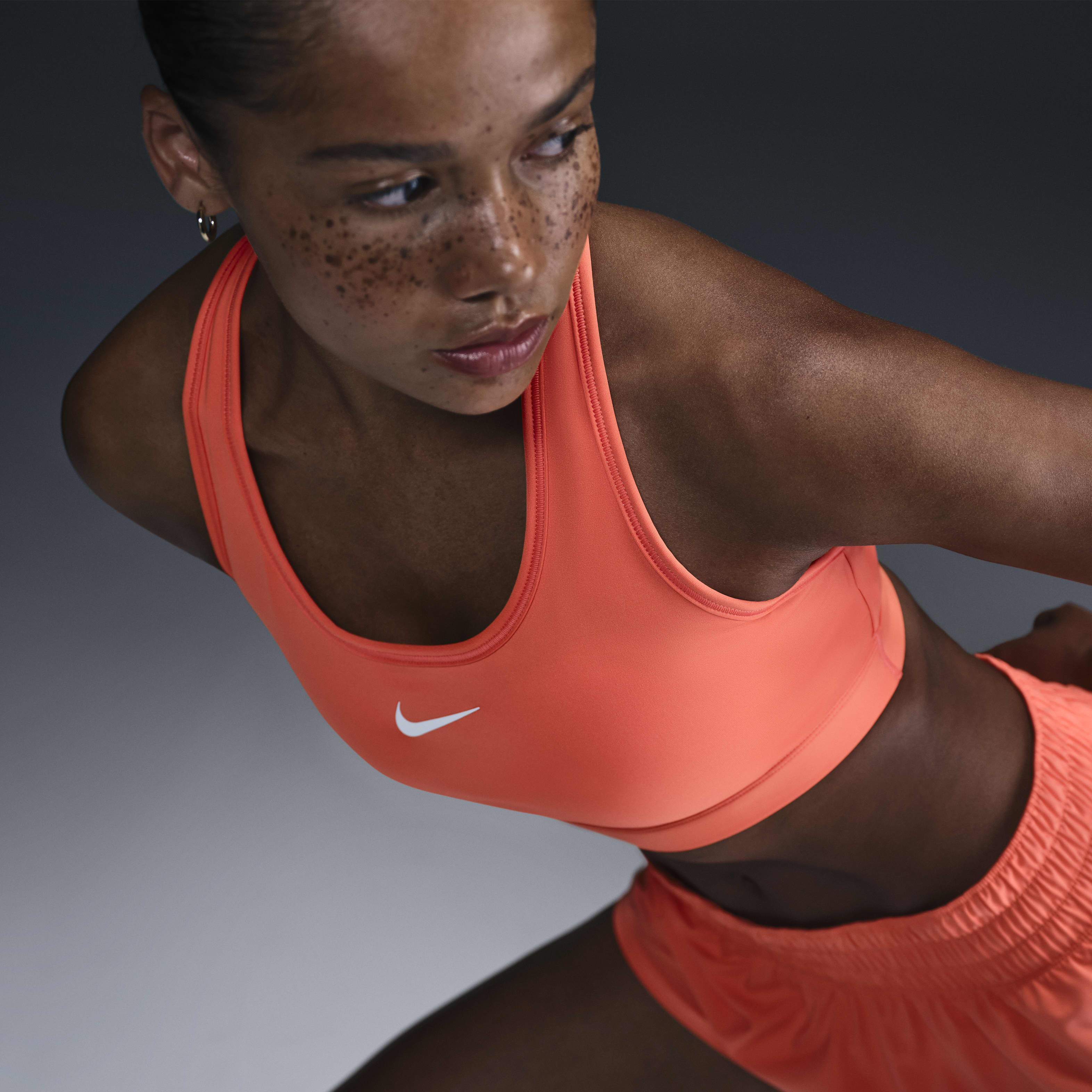 Nike Swoosh Medium-Support image number 0