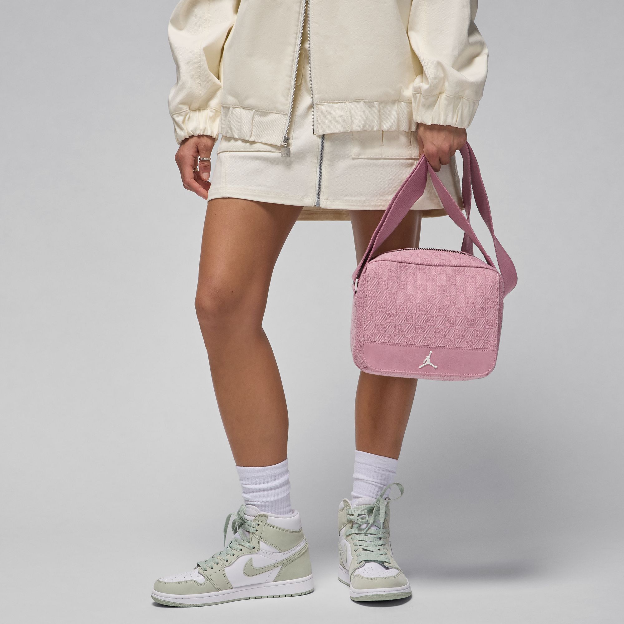 NIKE Jordan ピンク ボストンバッグ NIKE Jordan ピンク ボストンバッグ