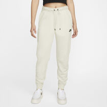 Nike Sportswear Essential