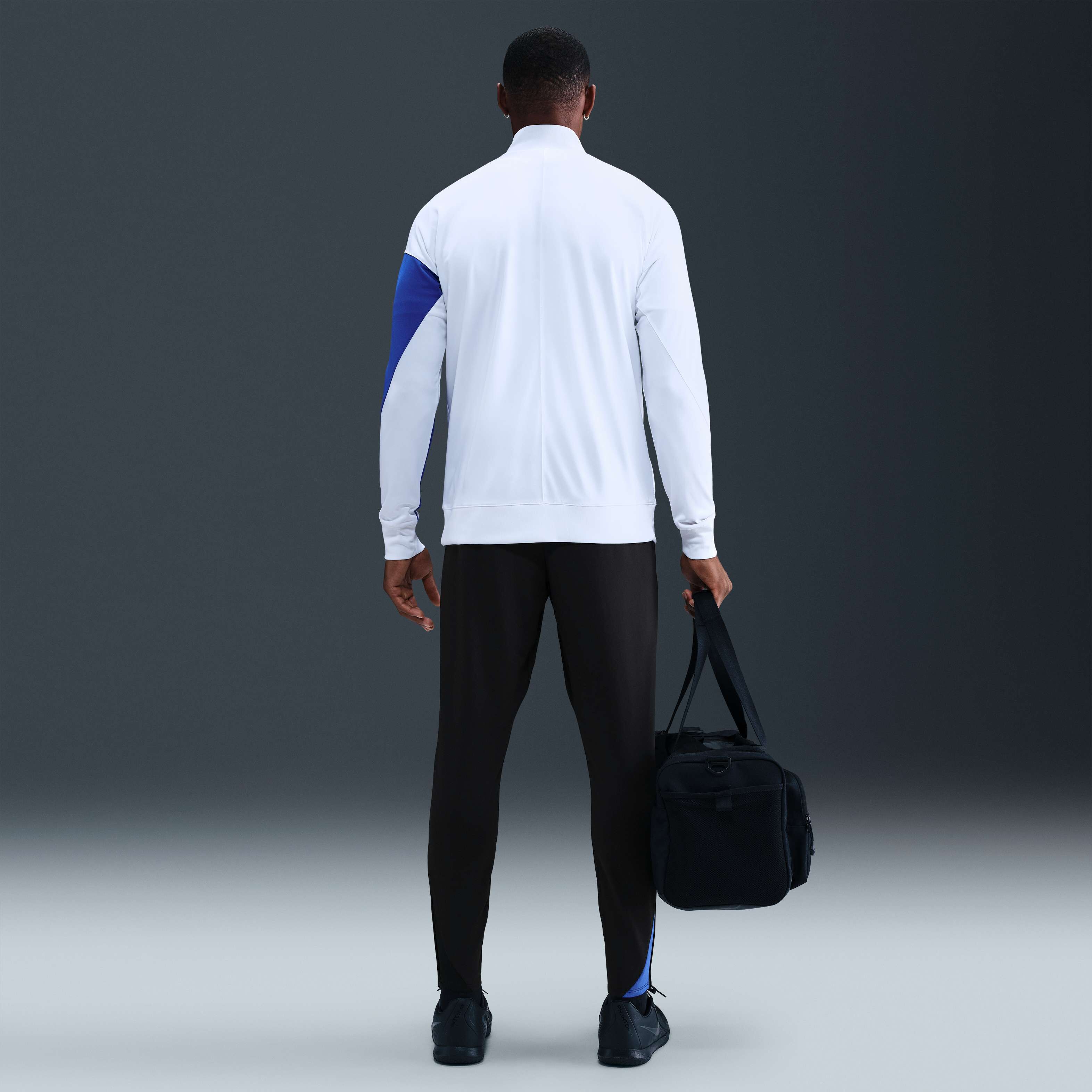 Paris Saint-Germain Strike Third image number 3