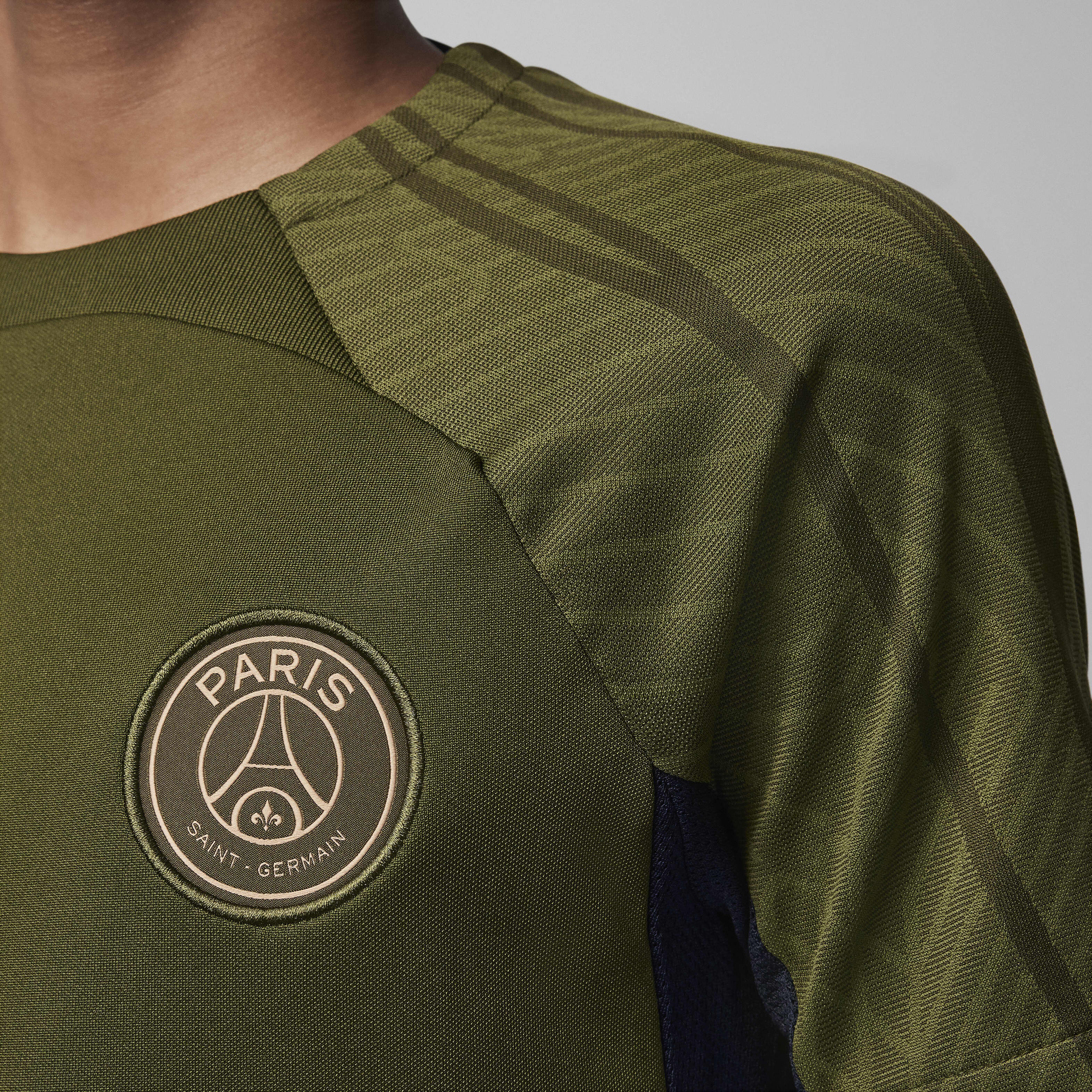 Paris Saint-Germain Strike Fourth image number 4