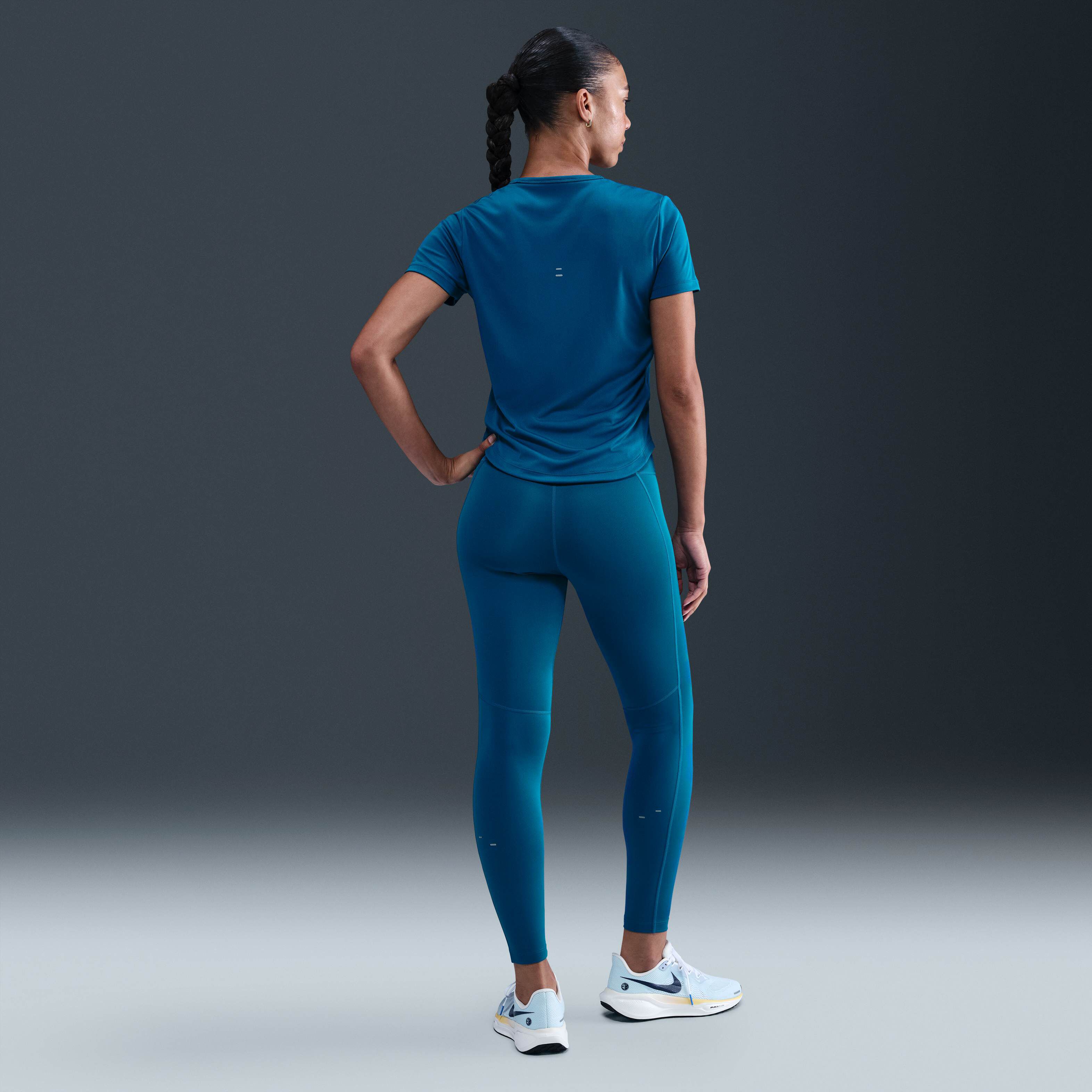 نايكي تيمبو سووش image number 3