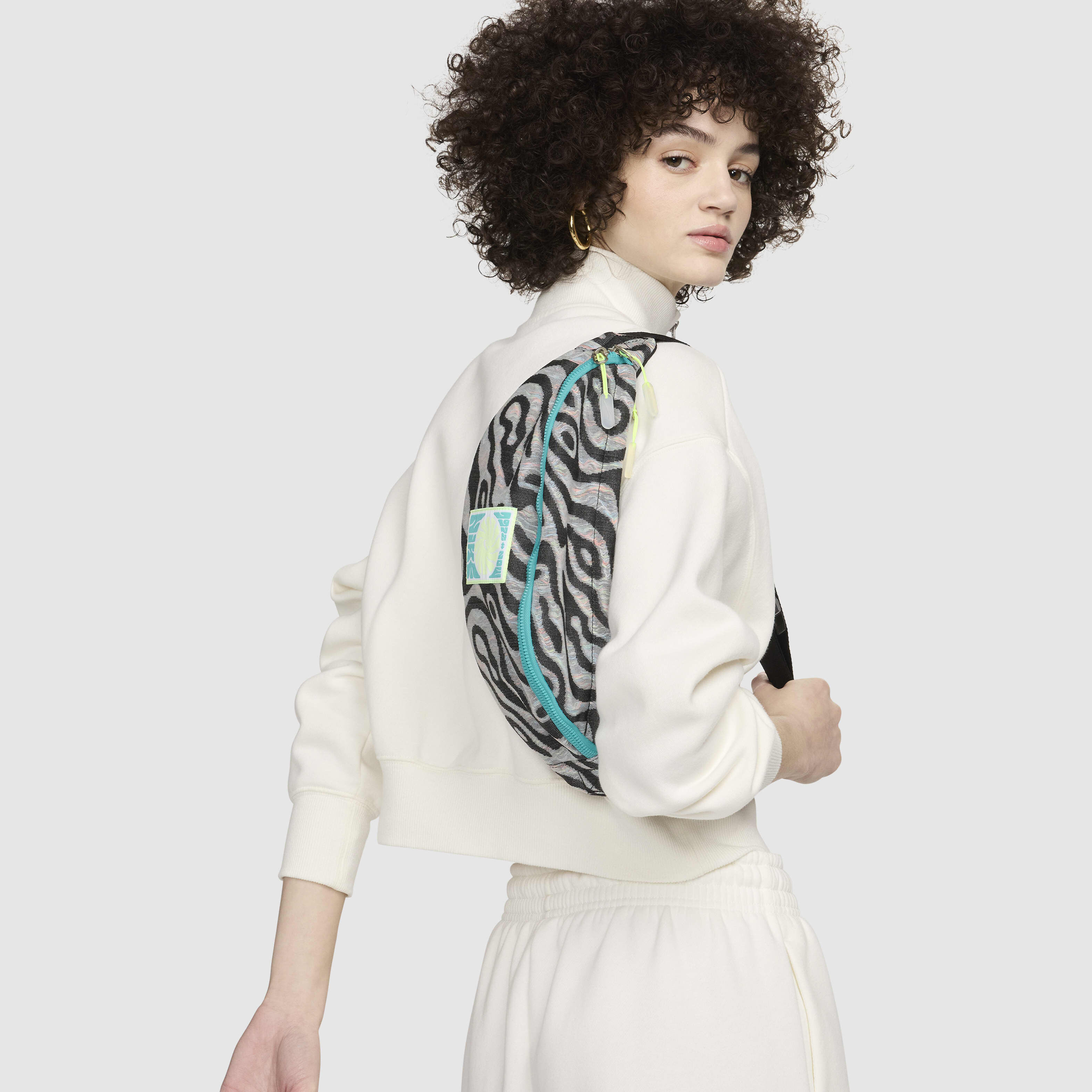 Nike heritage graphic hip pack top