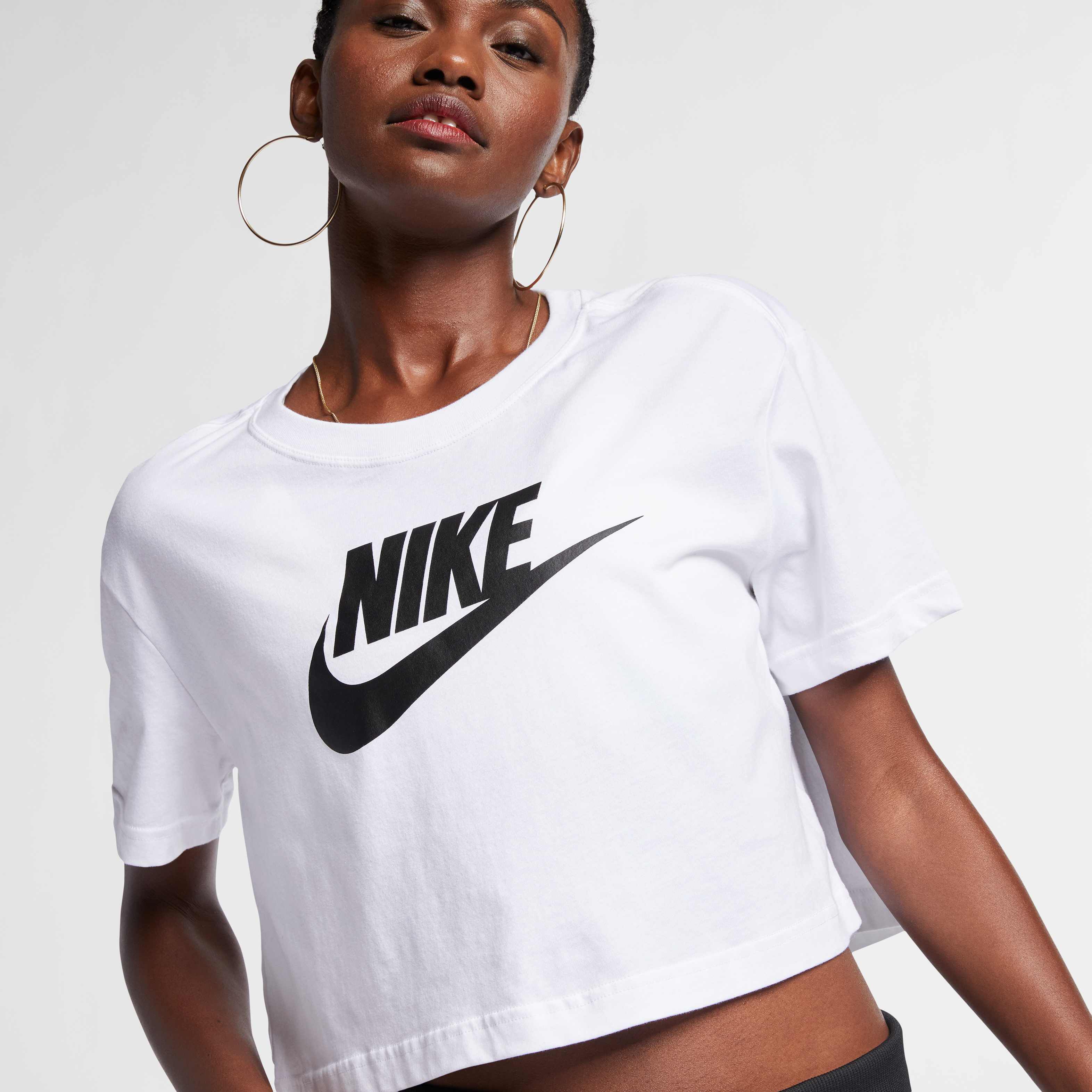 Nike Sportswear Essential image number 2