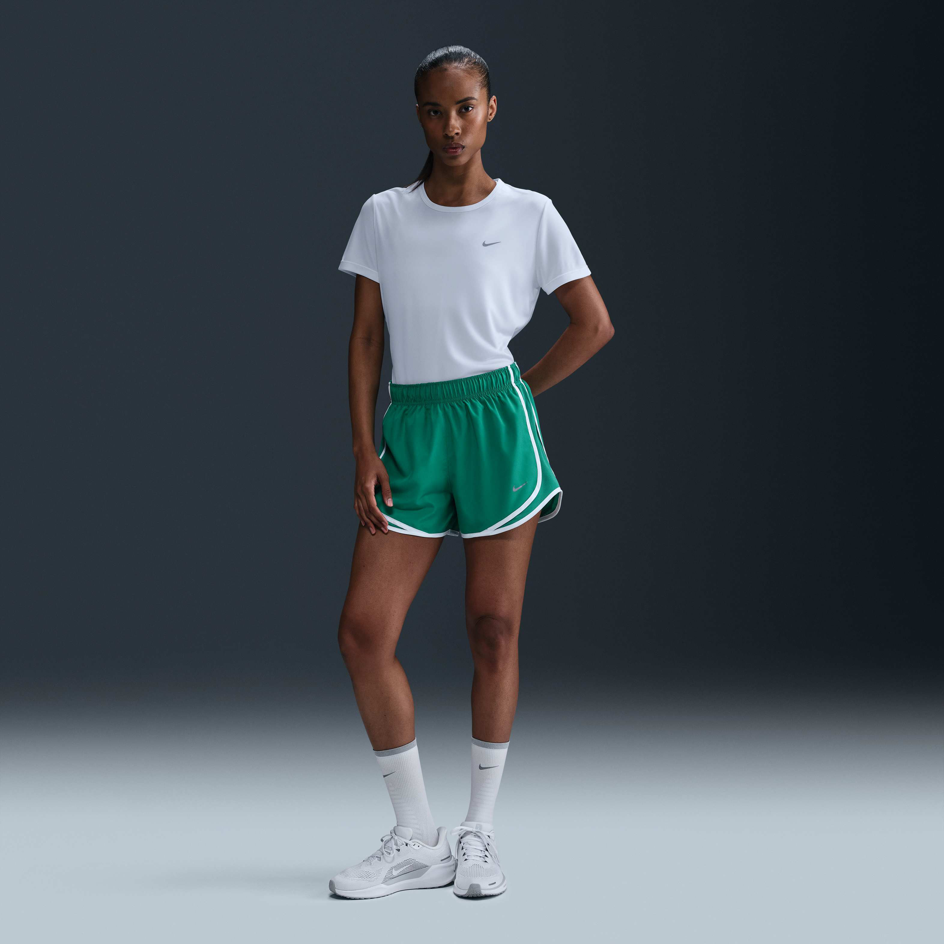 نايكي تيمبو image number 3