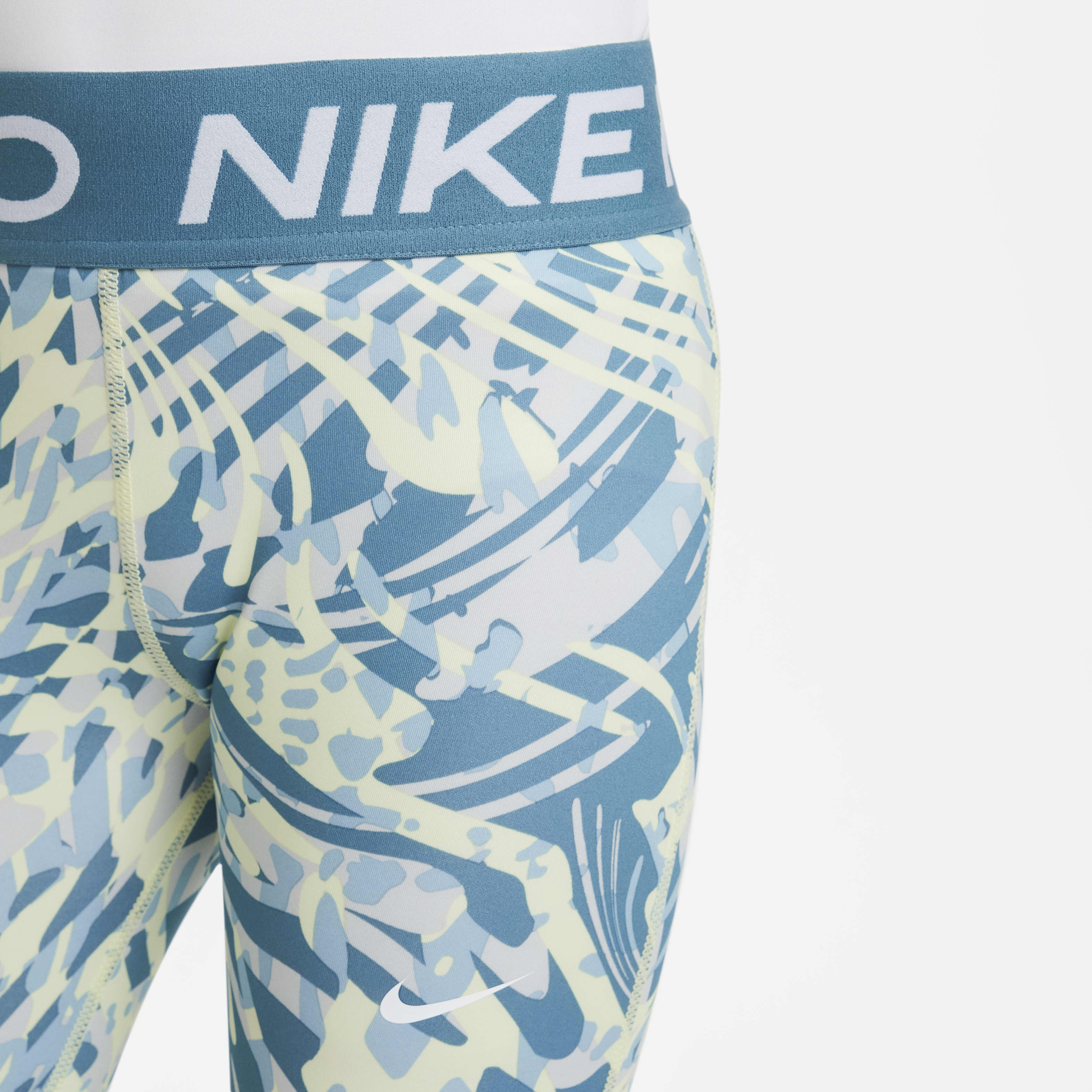 Nike Pro image number 2