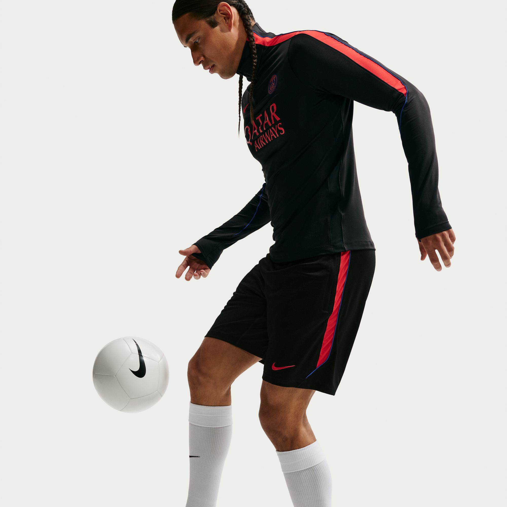 Paris Saint-Germain Strike image number 4
