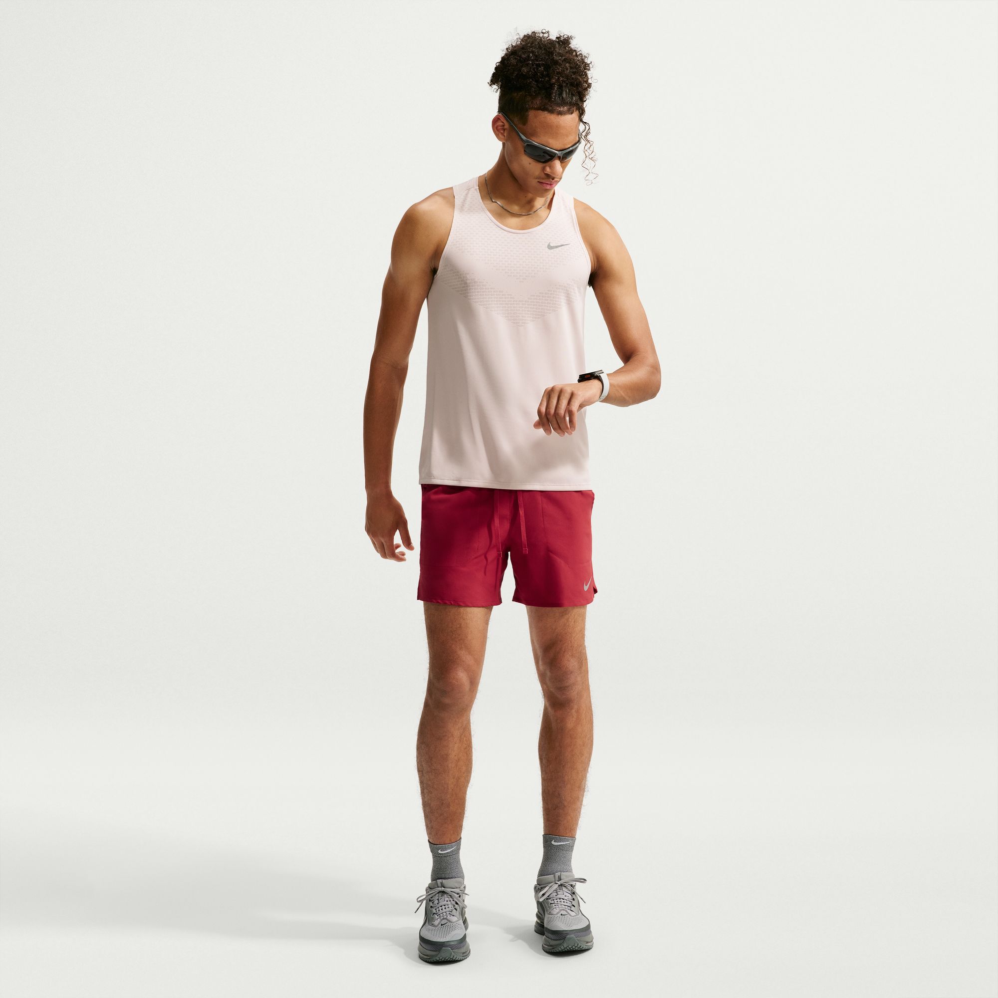 Nike Stride image number 0