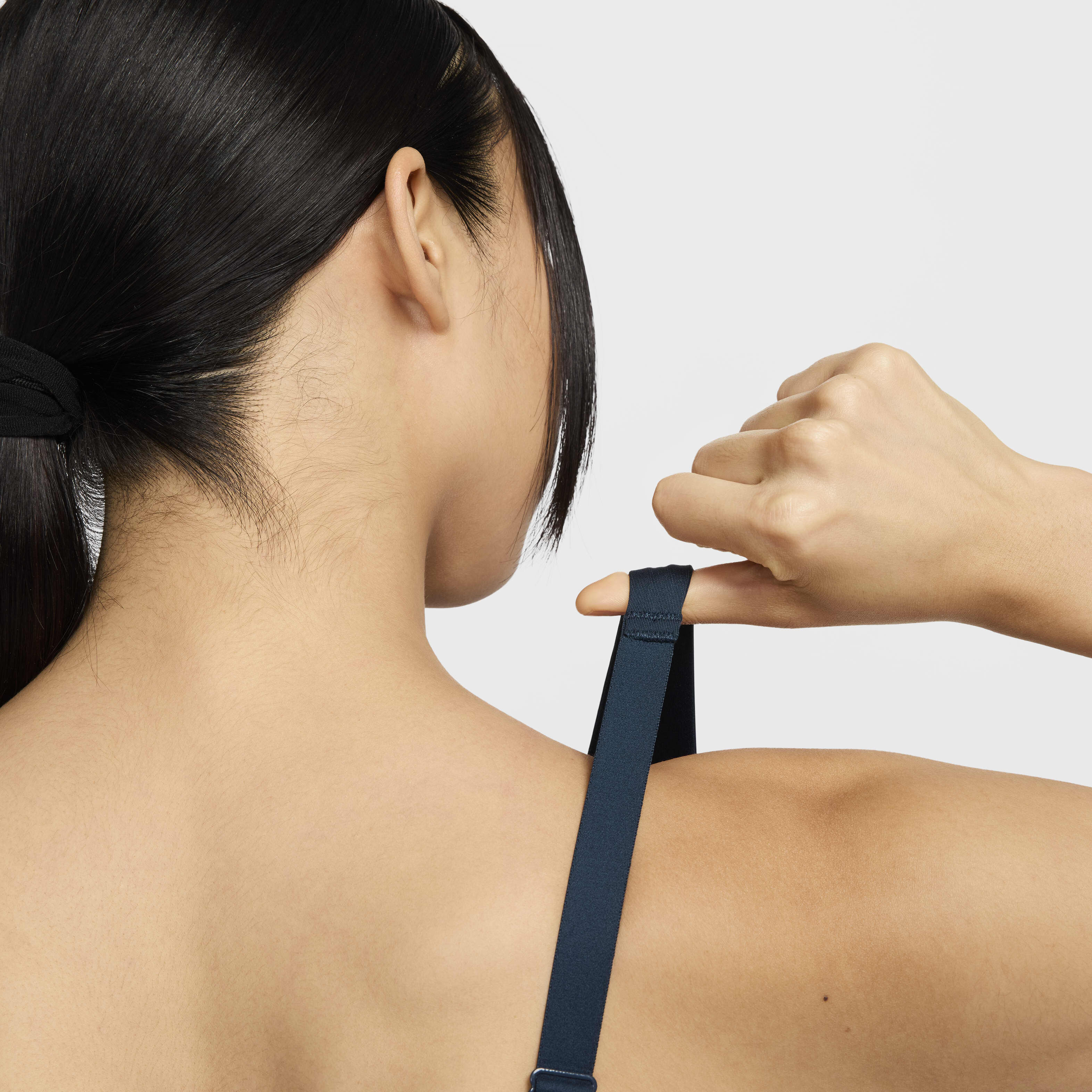 Nike Pro Indy Plunge image number 5