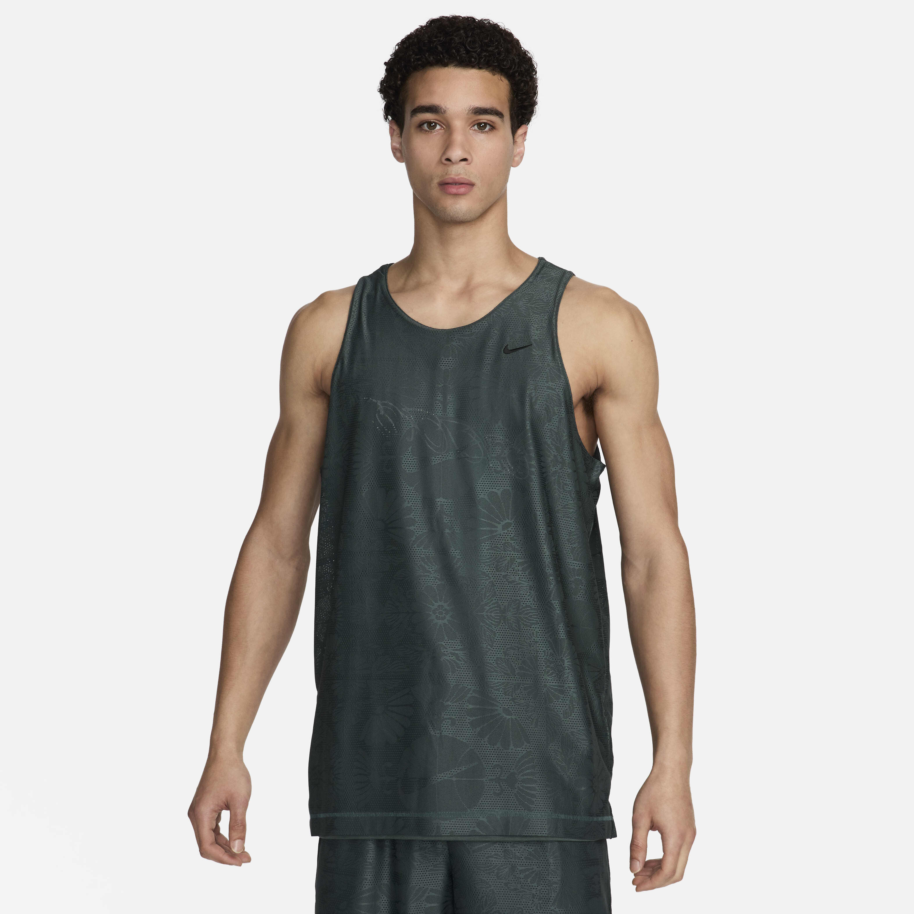 Nike Standard Issue image number 0