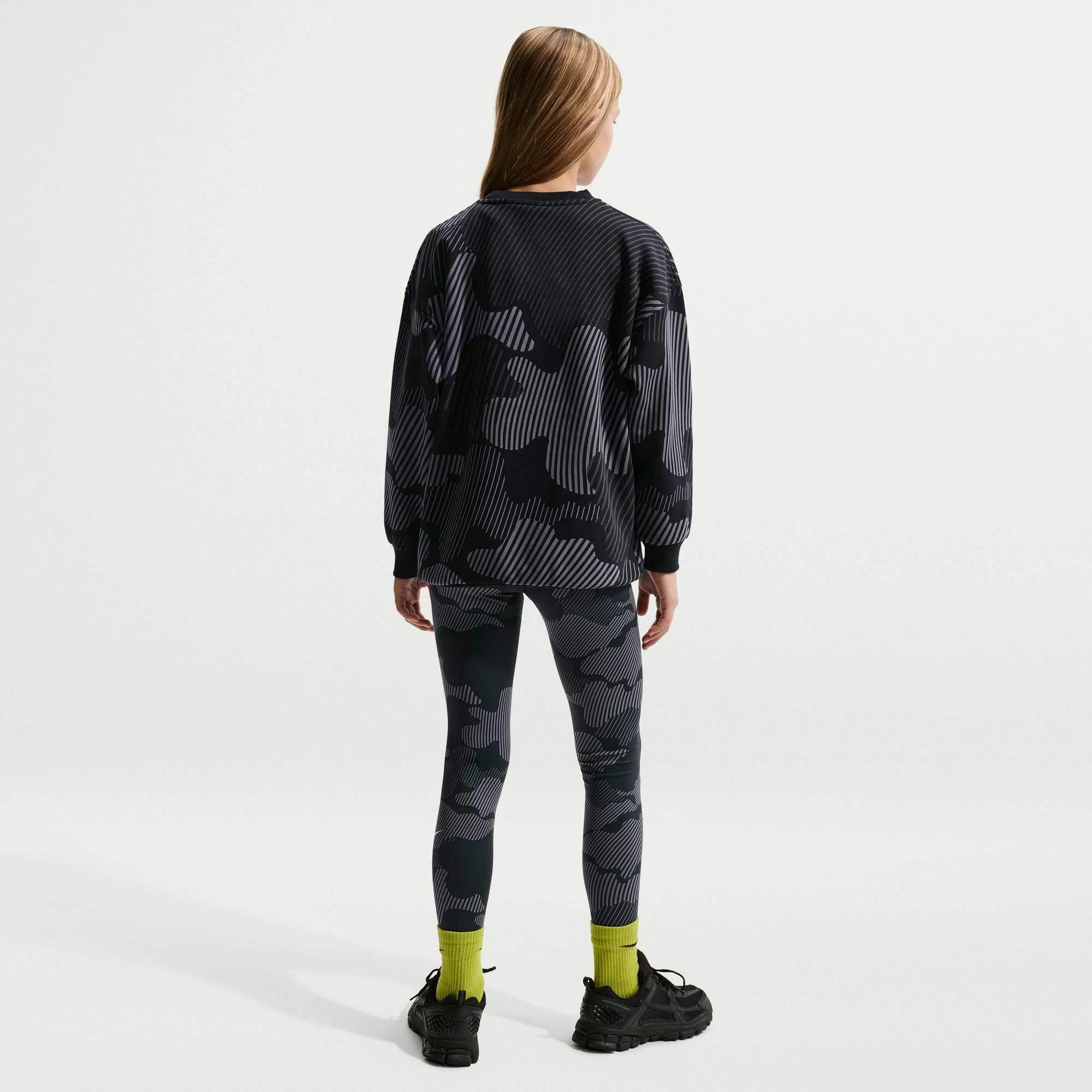 نايكي سبورتسوير كلوب فليس image number 1