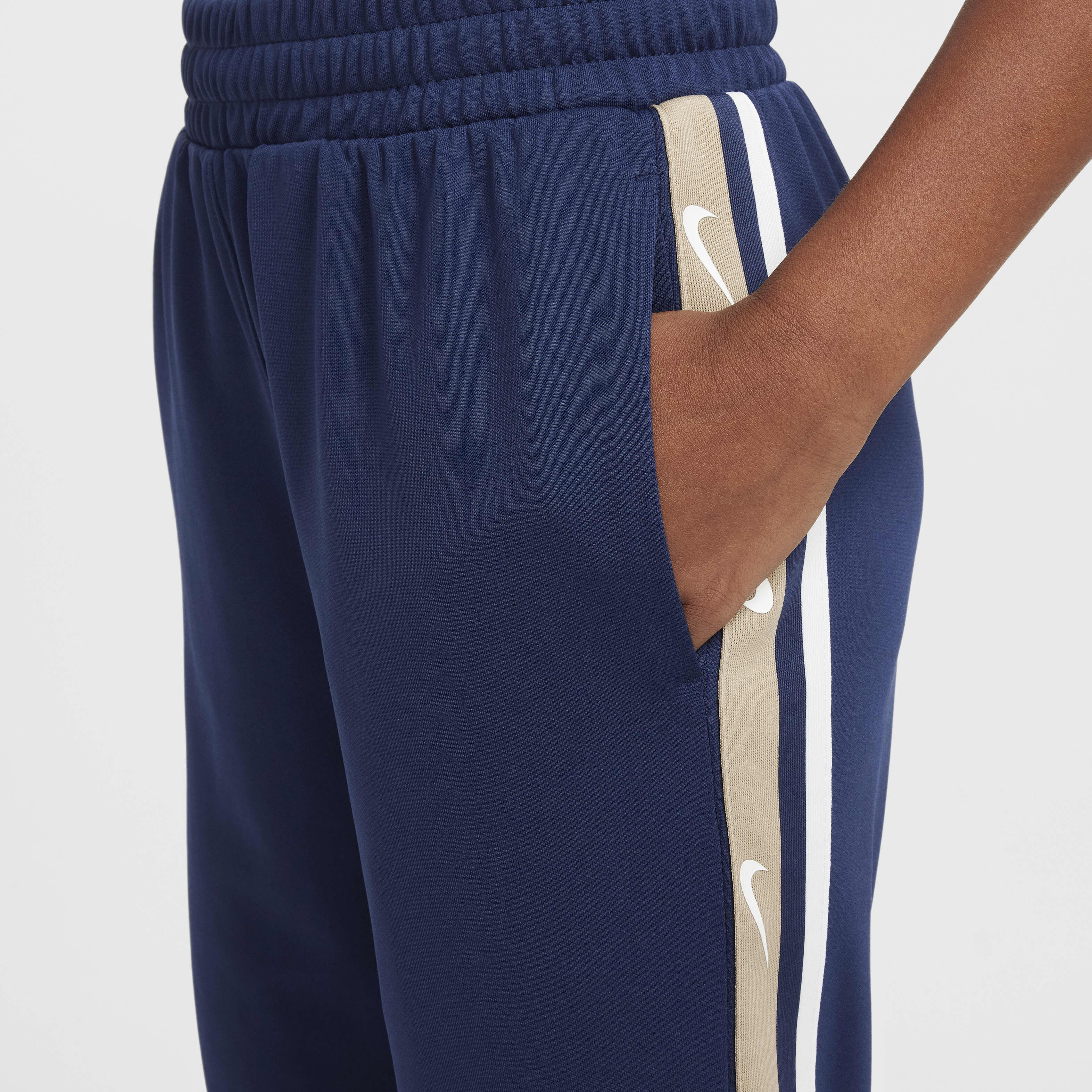 Nike Sportswear Club image number 3