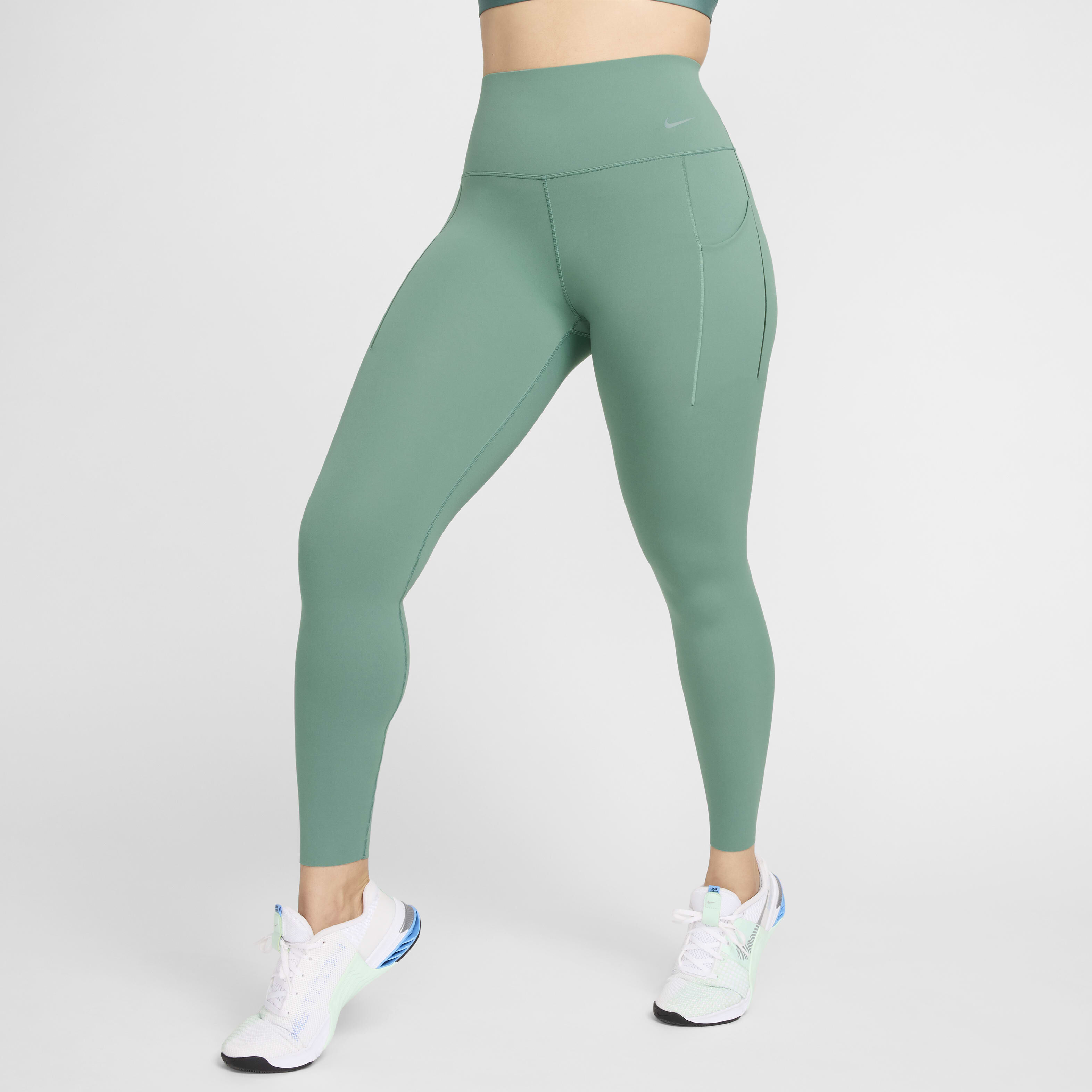 نايكي يونيفيرسا image number 2