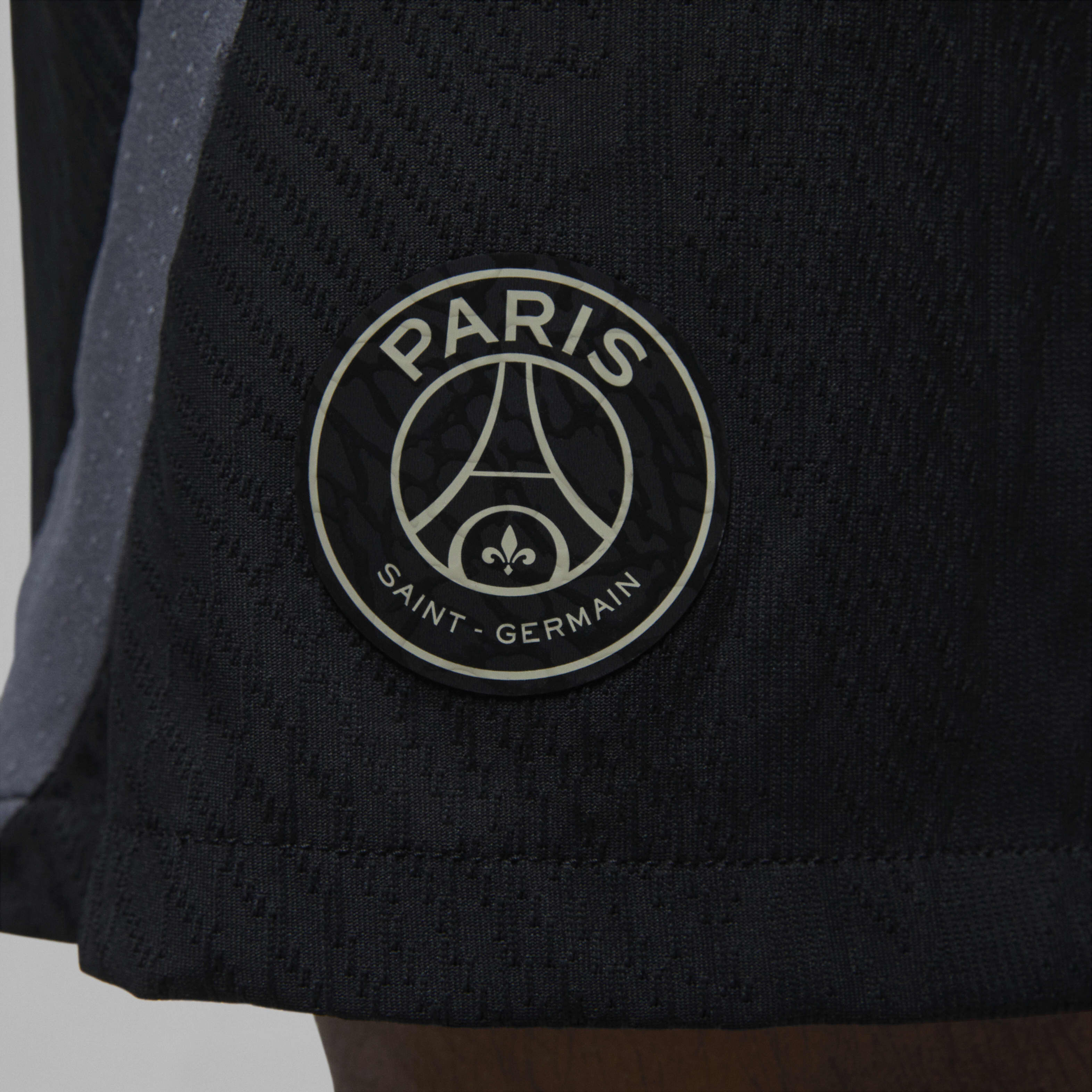 Paris Saint-Germain Strike Elite Third image number 5