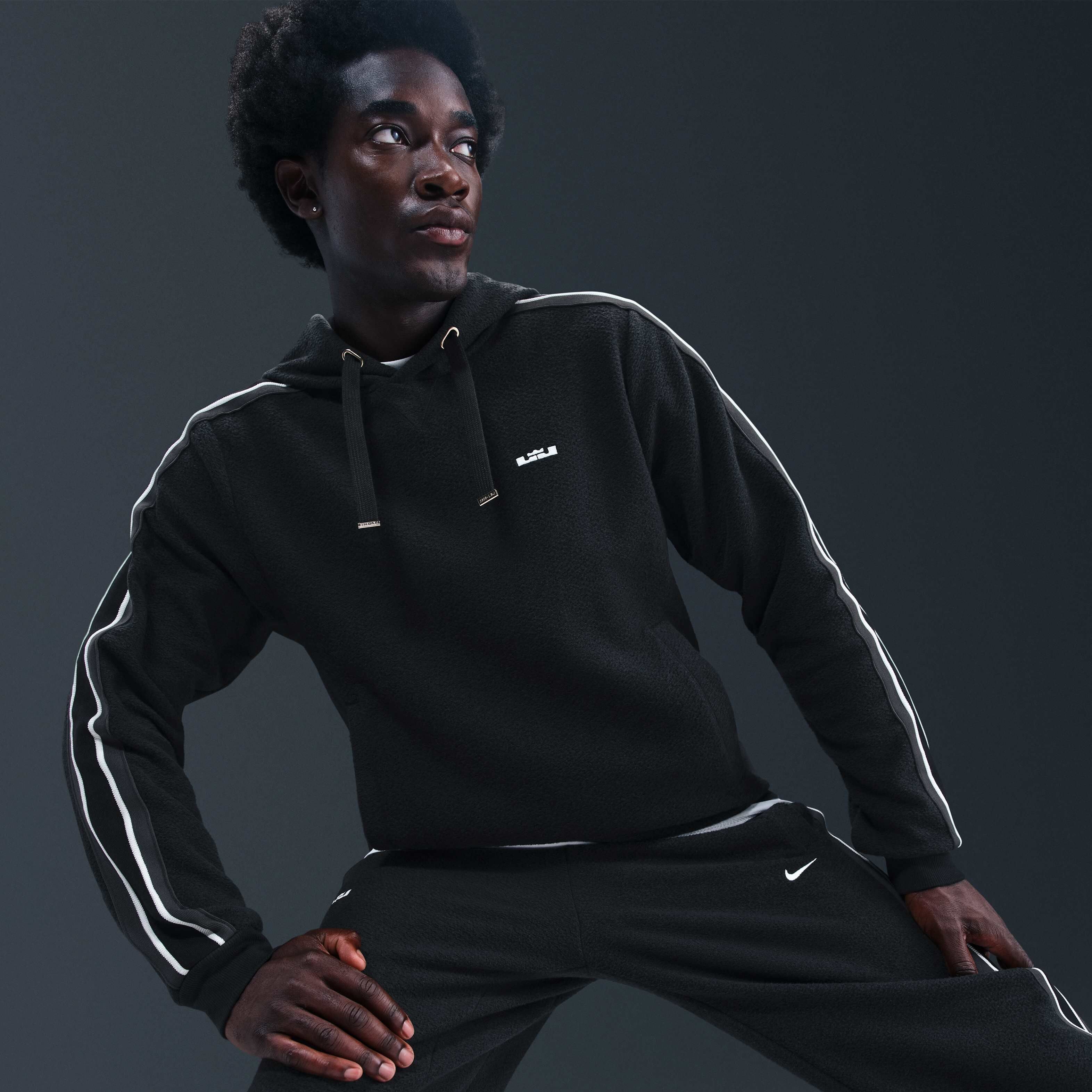 ليبرون ستاندرد ايشيو image number 2