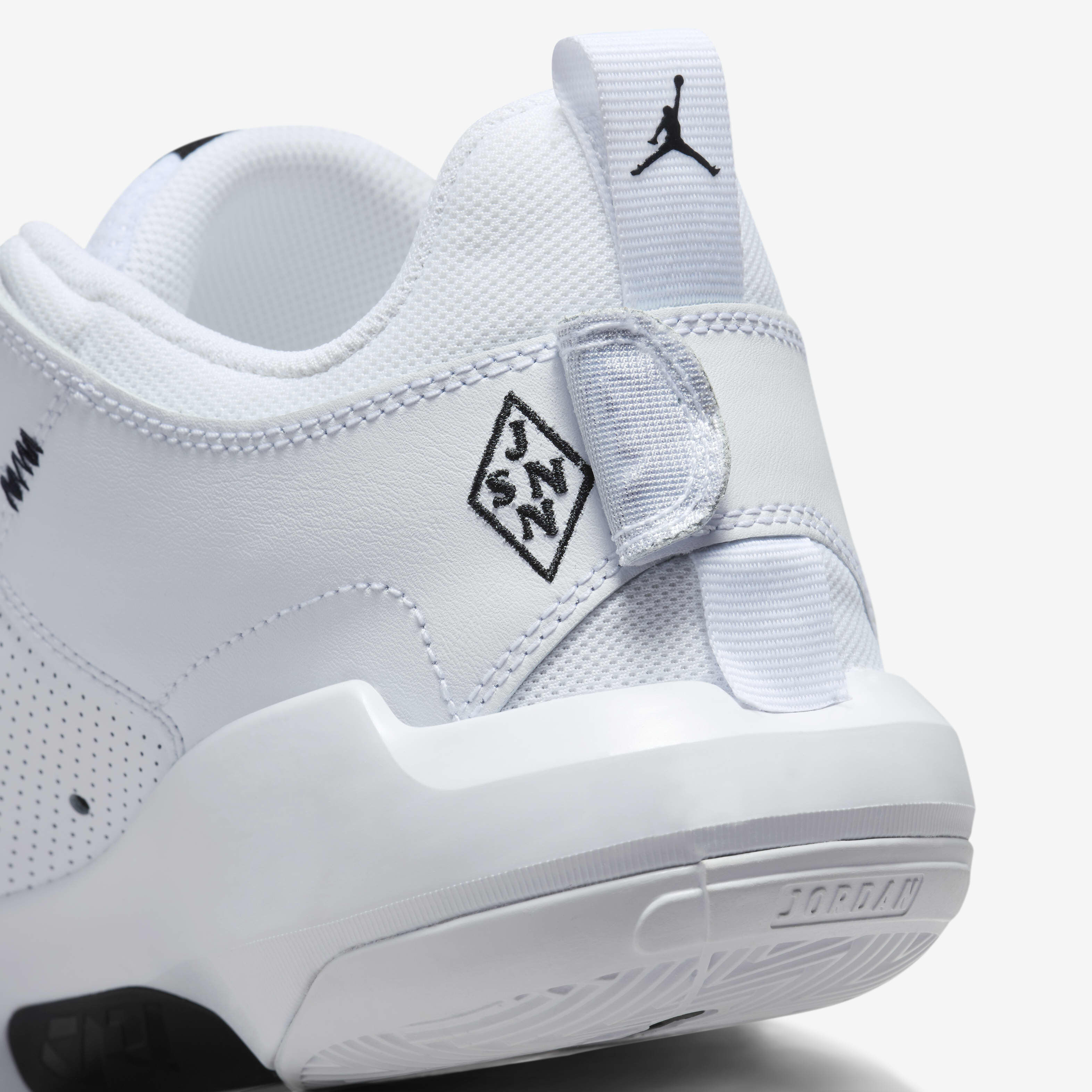 Nike zoom d jordan top