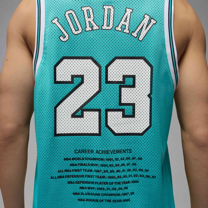 Jordan Essentials image number 3 Jordan Essentials image number 3