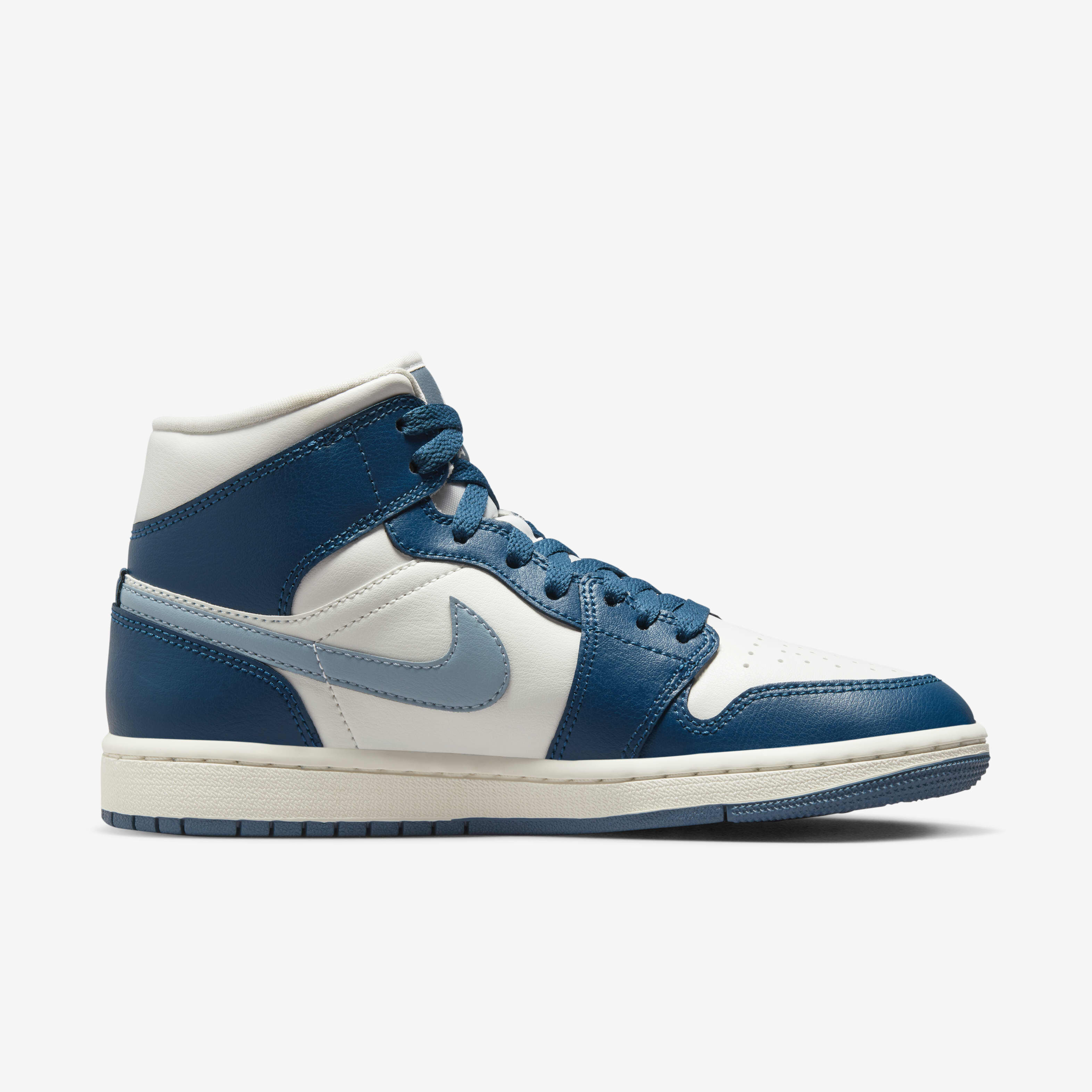 Air Jordan 1 Mid image number 2