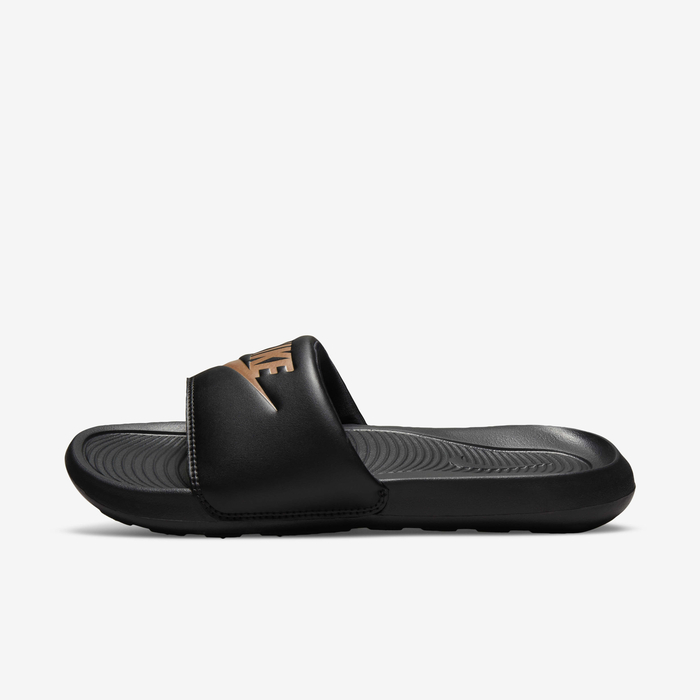 Nike Victori One image number 1 Nike Victori One image number 1