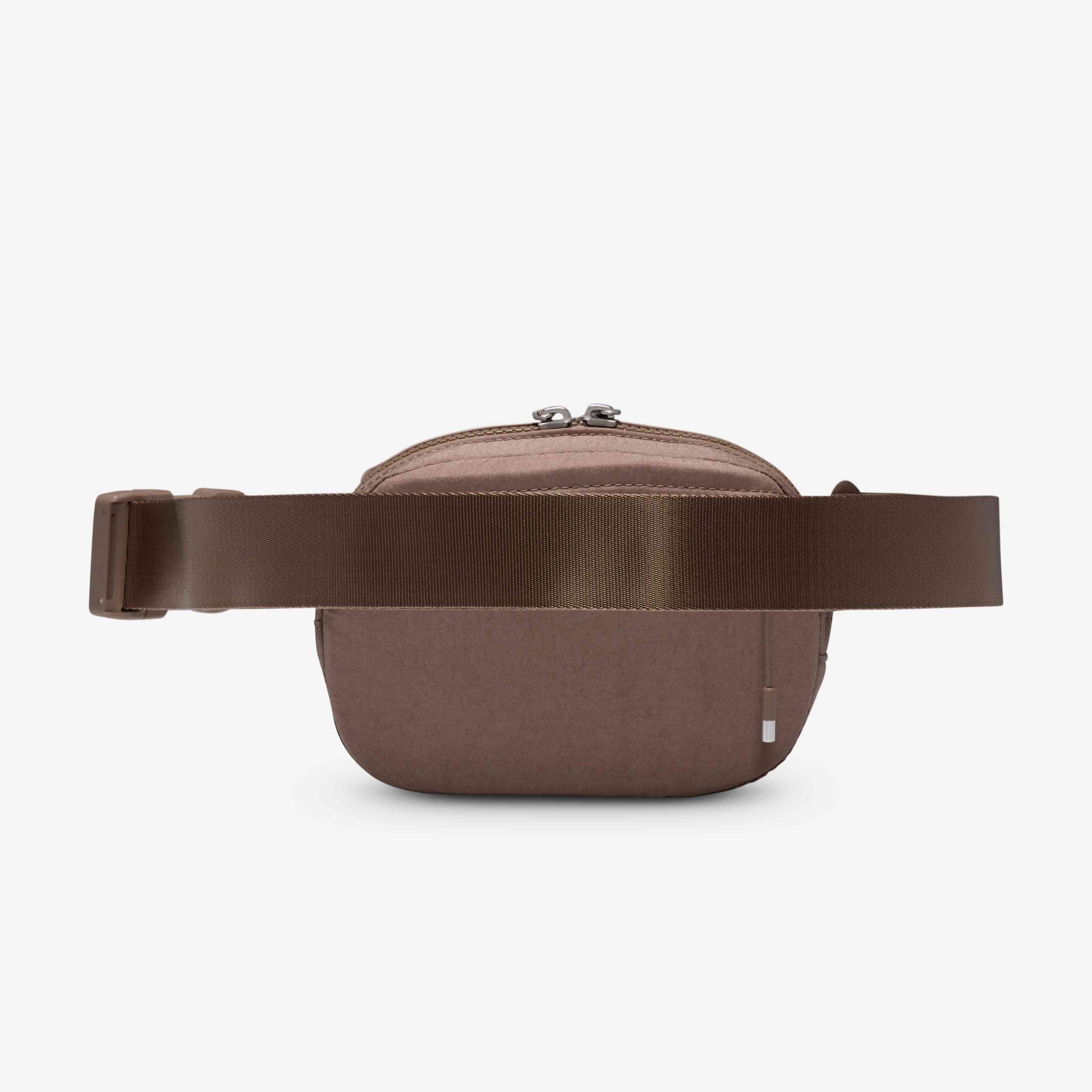 نايكي أورا image number 2