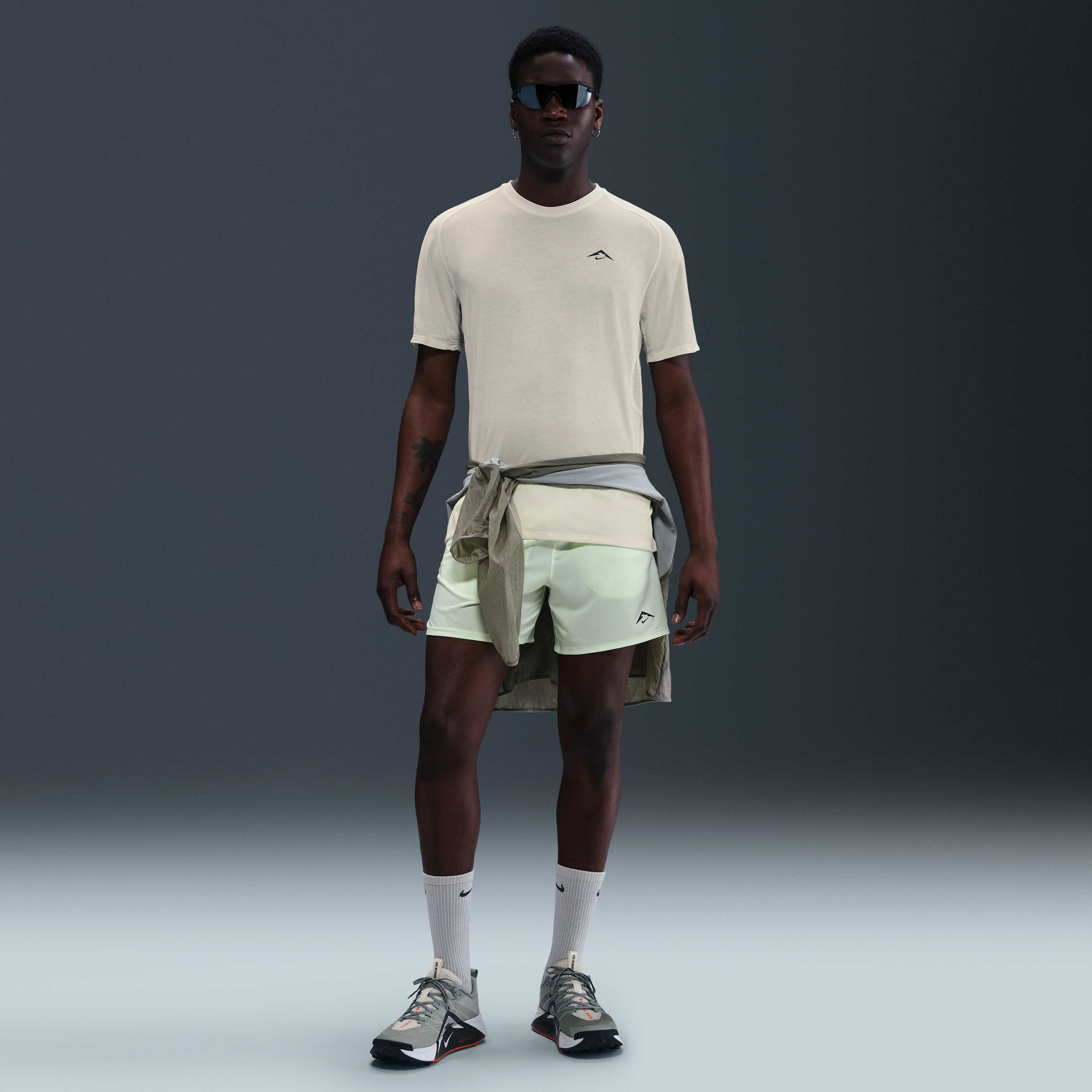 نايكي سولار تشيس image number 3