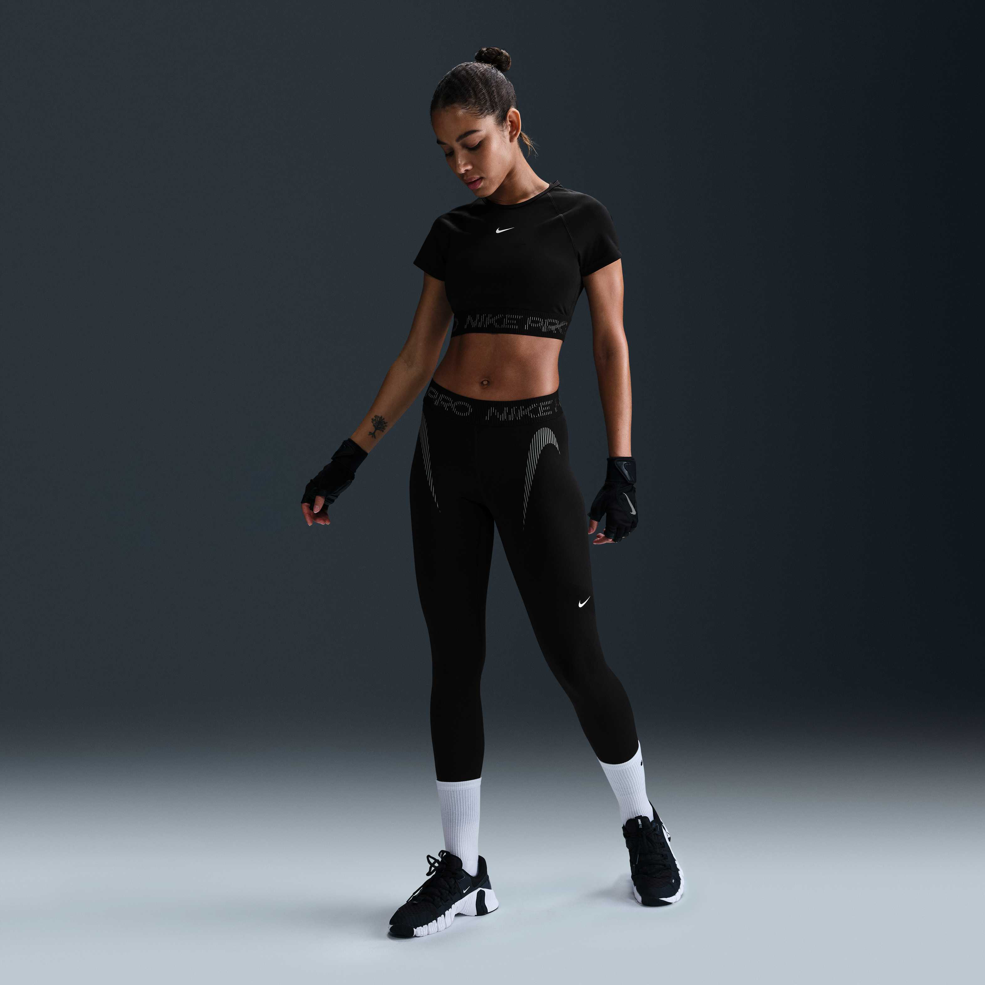 Nike Pro image number 0