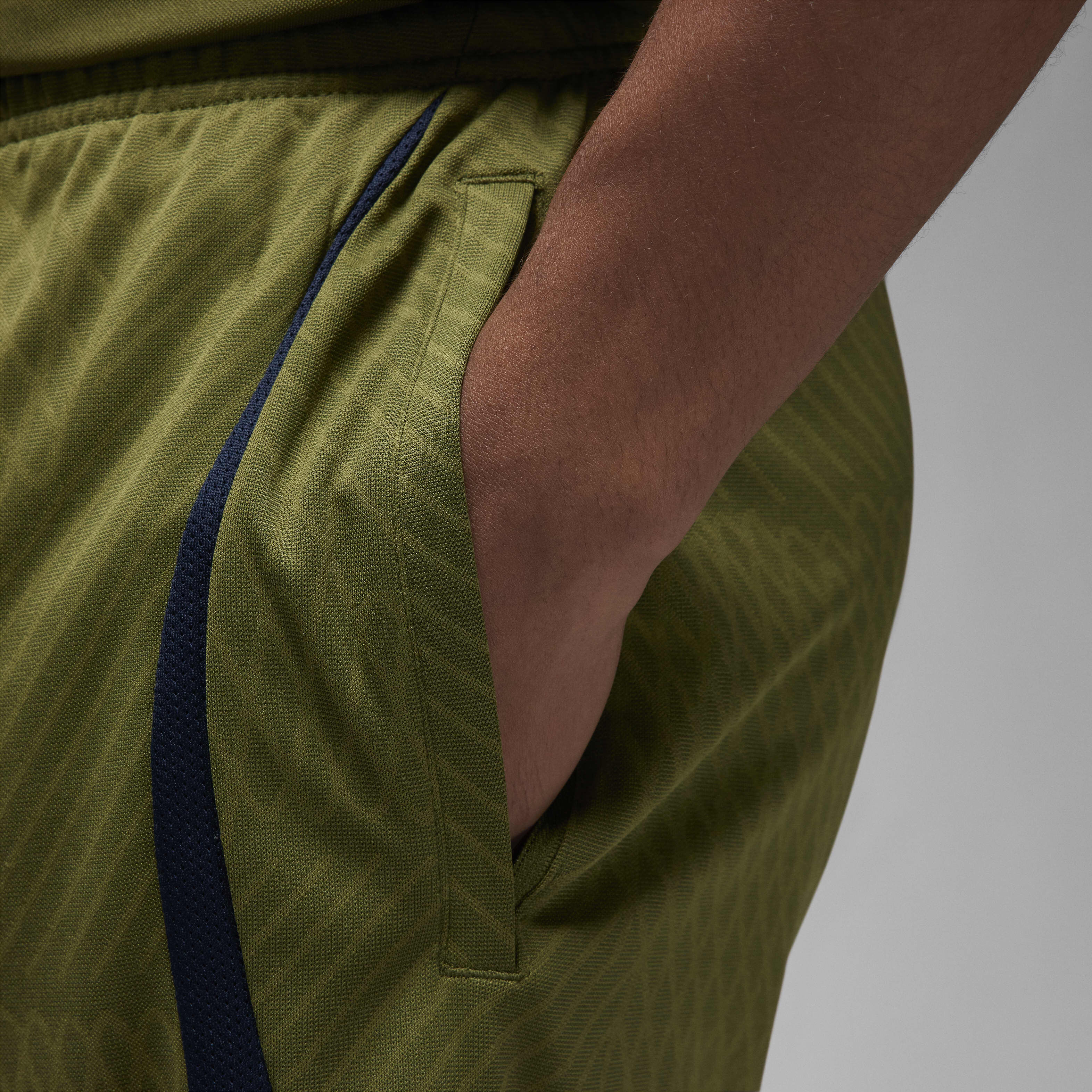 Paris Saint-Germain Strike Fourth image number 4