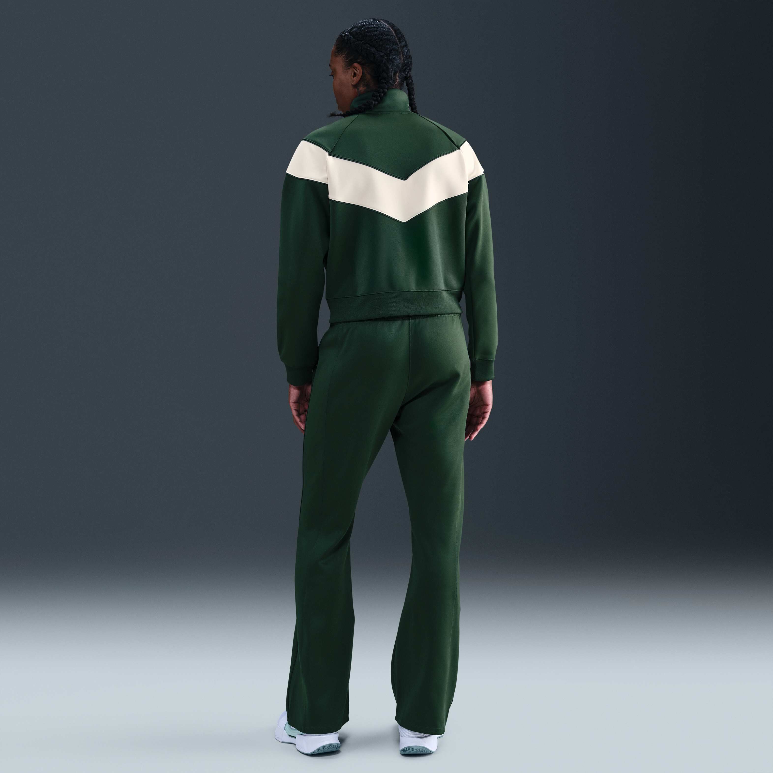 نايكي كورت هيرتدج ويندرانر image number 4